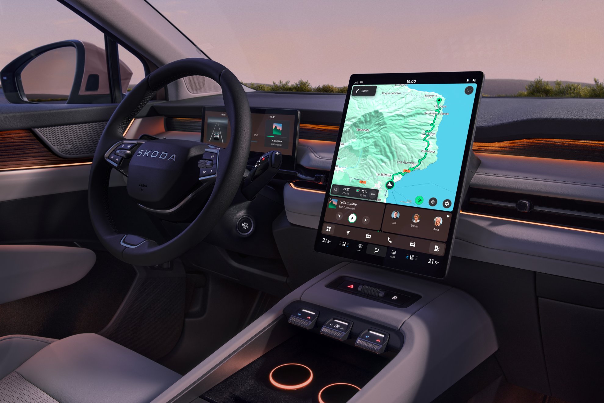 Es el primer Skoda que lleva una pantalla de infoentretenimiento vertical.