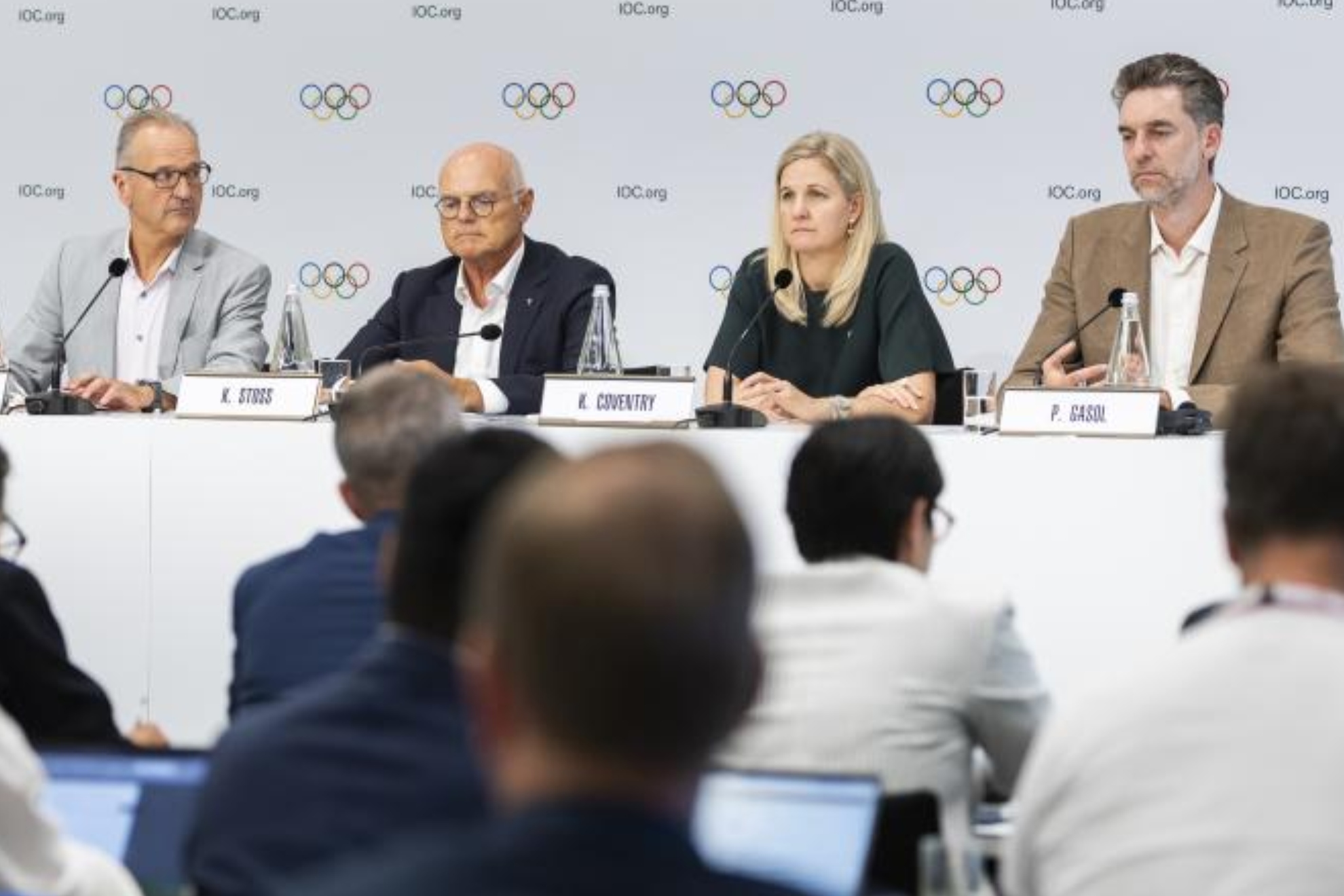 Mark Adams, dircom del COI; Karl Stoss, Kirsty Coventry y Pau Gasol, el miércoles LAPRESSE