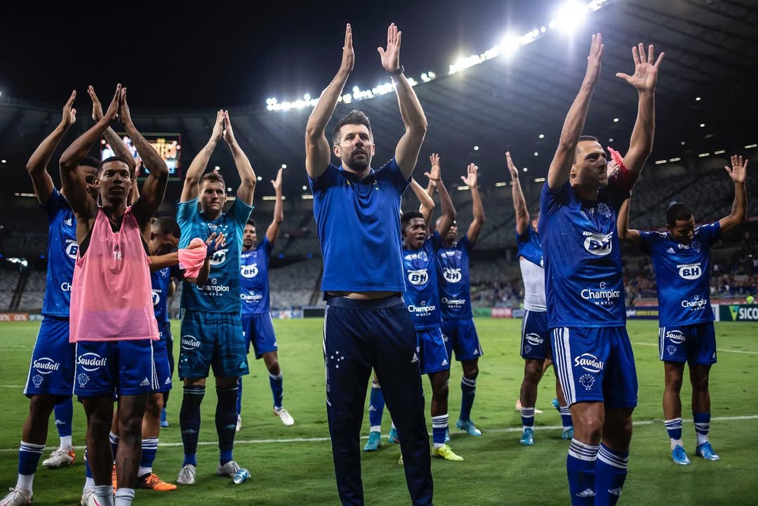Paulo Pezzolano, en su etapa como entrenador de Cruzeiro.