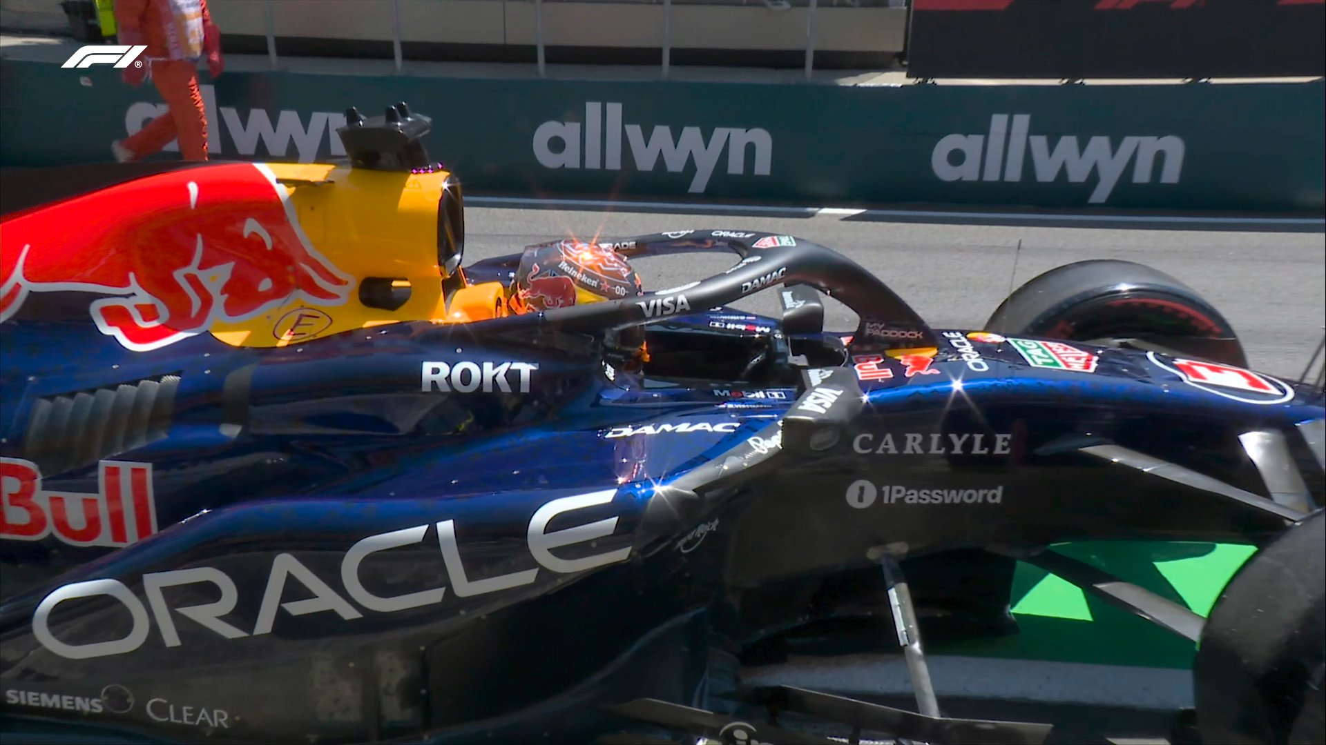 El Red Bull de Verstappen se detuvo.