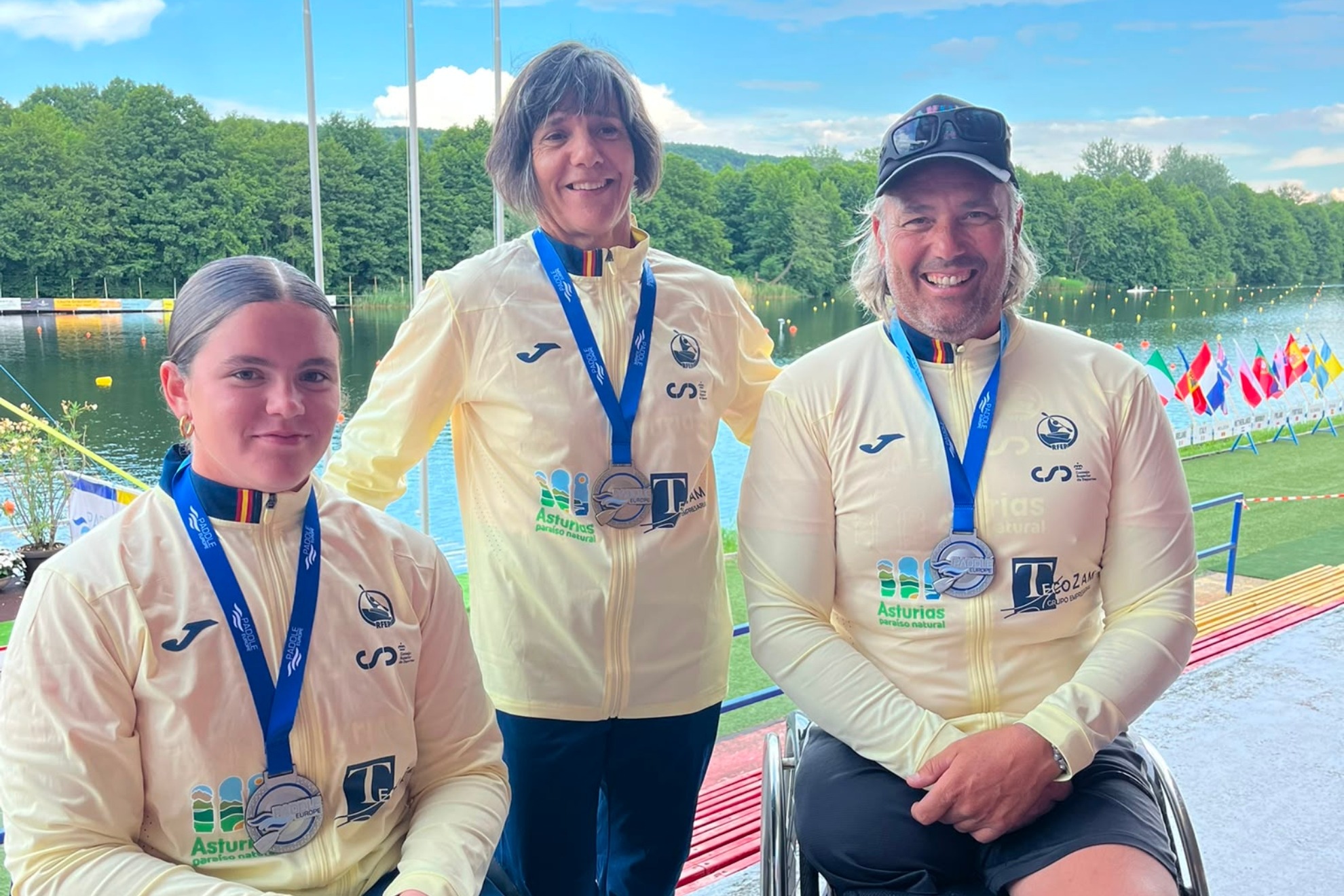 Tres de los medallistas españoles en el Europeo de piragüismo de maraton. RFEP