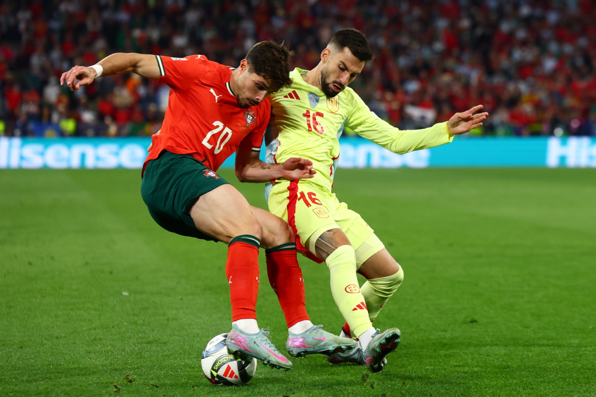 Baena and Pedro Neto, in the last Spain vs Portugal.