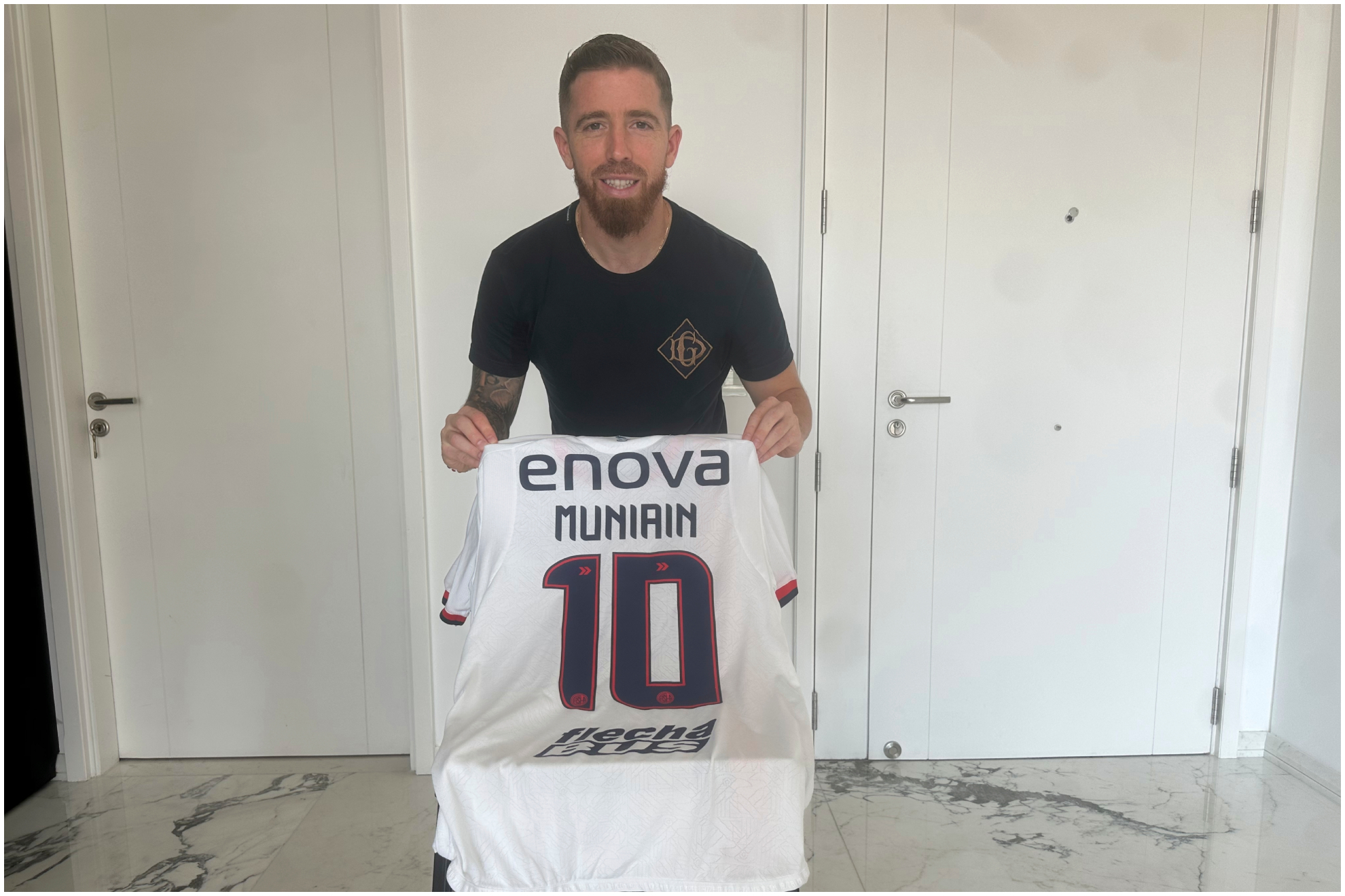 Iker, en un reportaje de MARCA con la zamarra de San Lorenzo. JUAN CASTRO