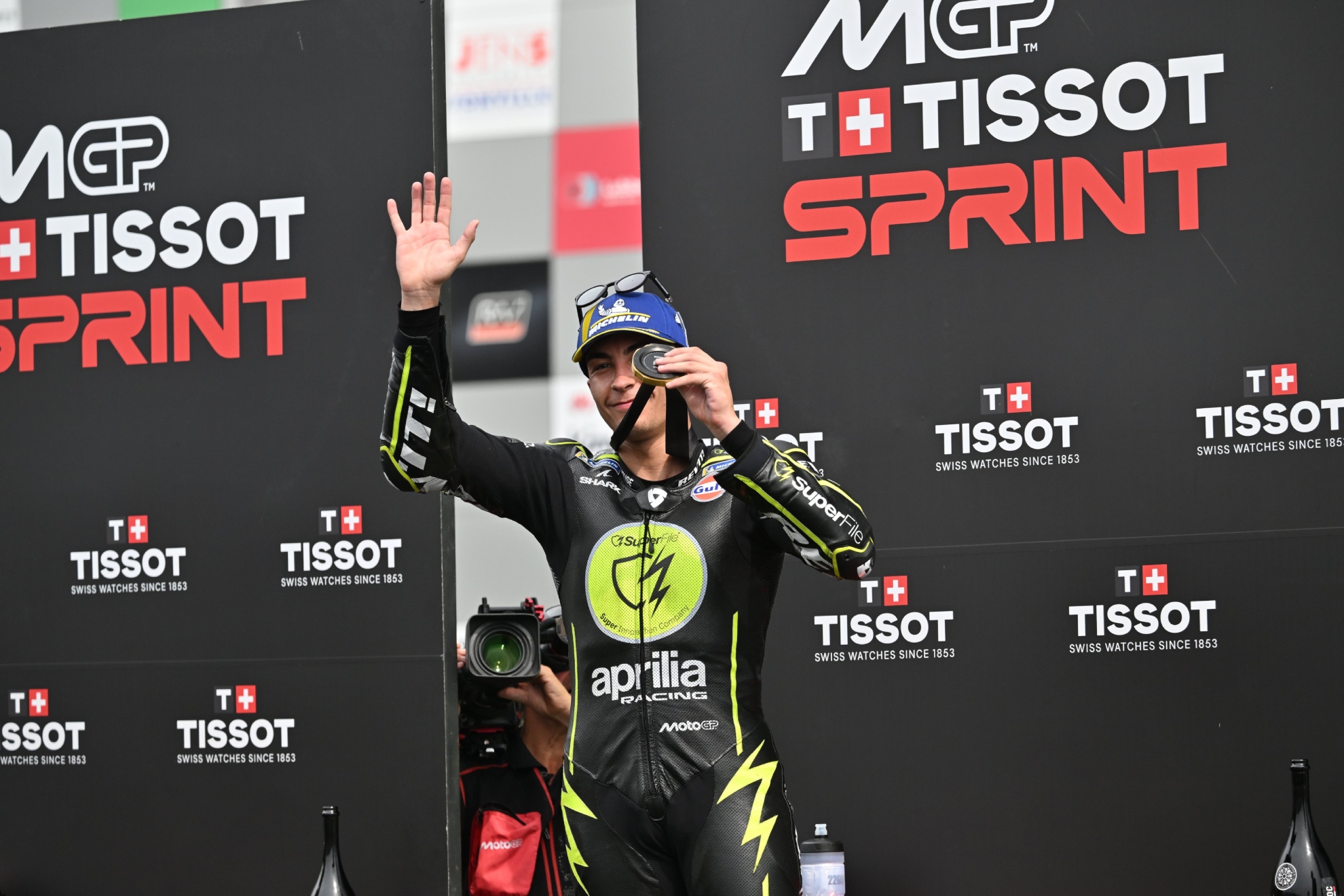 Raúl Fernández, con su medalla de ganador. MICHELIN