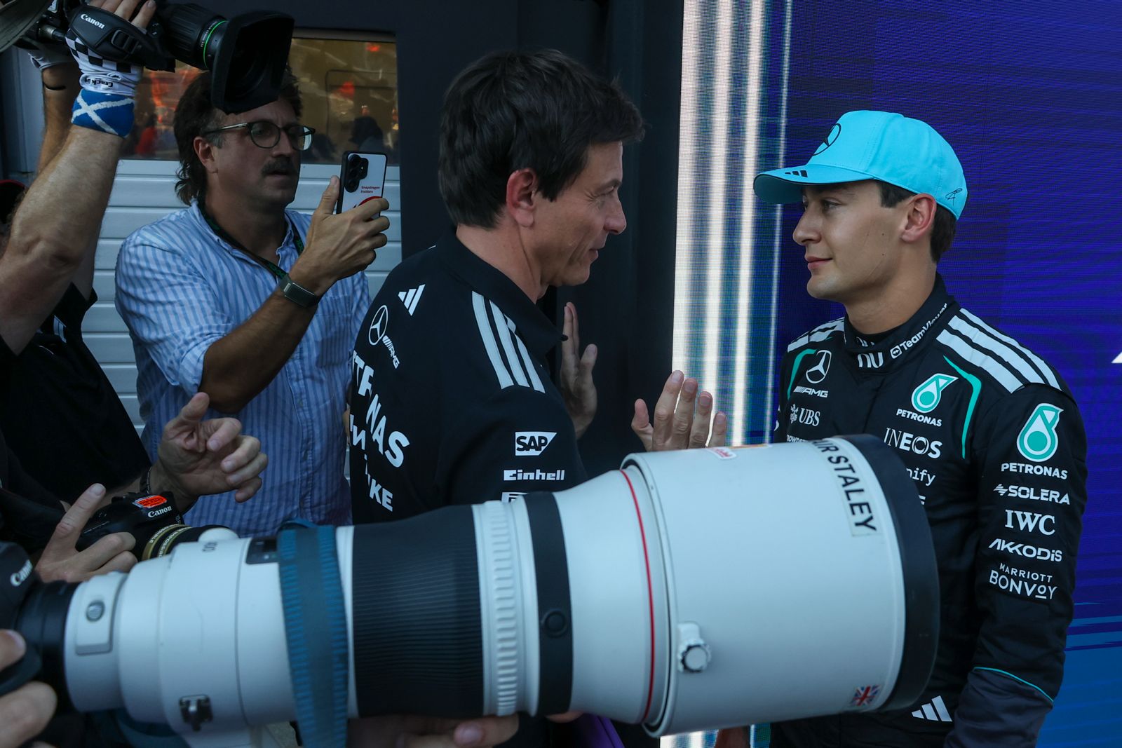 Wolff y Russell.