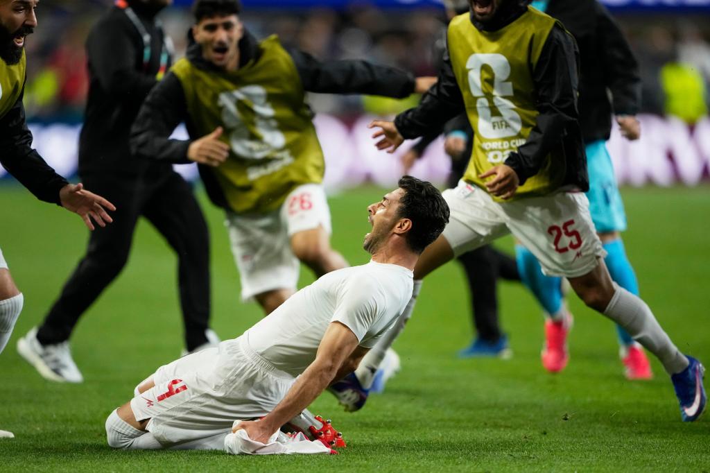 Shoja Khalilzadeh celebra su gol contra Egipto