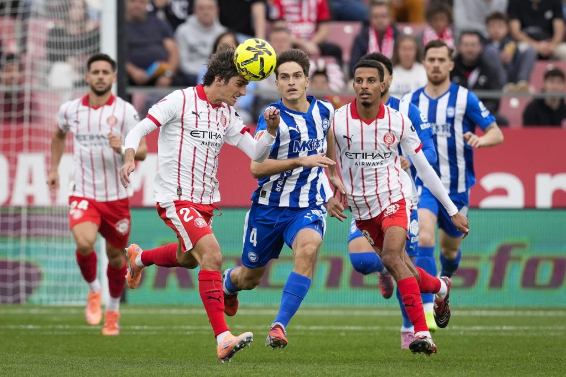 Acción del partido entre Alavés y Girona de la temporada 2025-26.