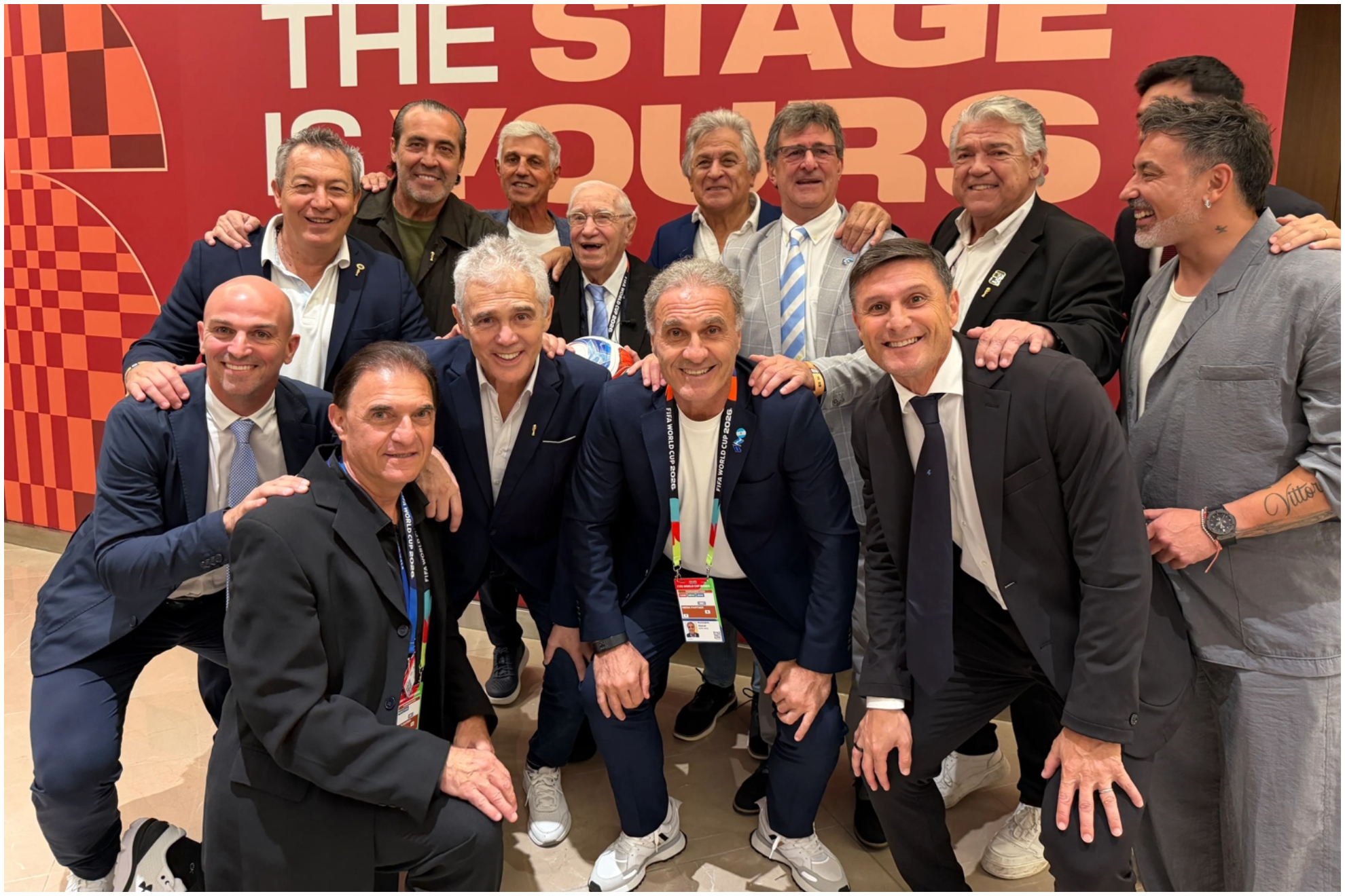 Macaya, con algunos campeones del mundo del 86, y otras leyendas argentinas.