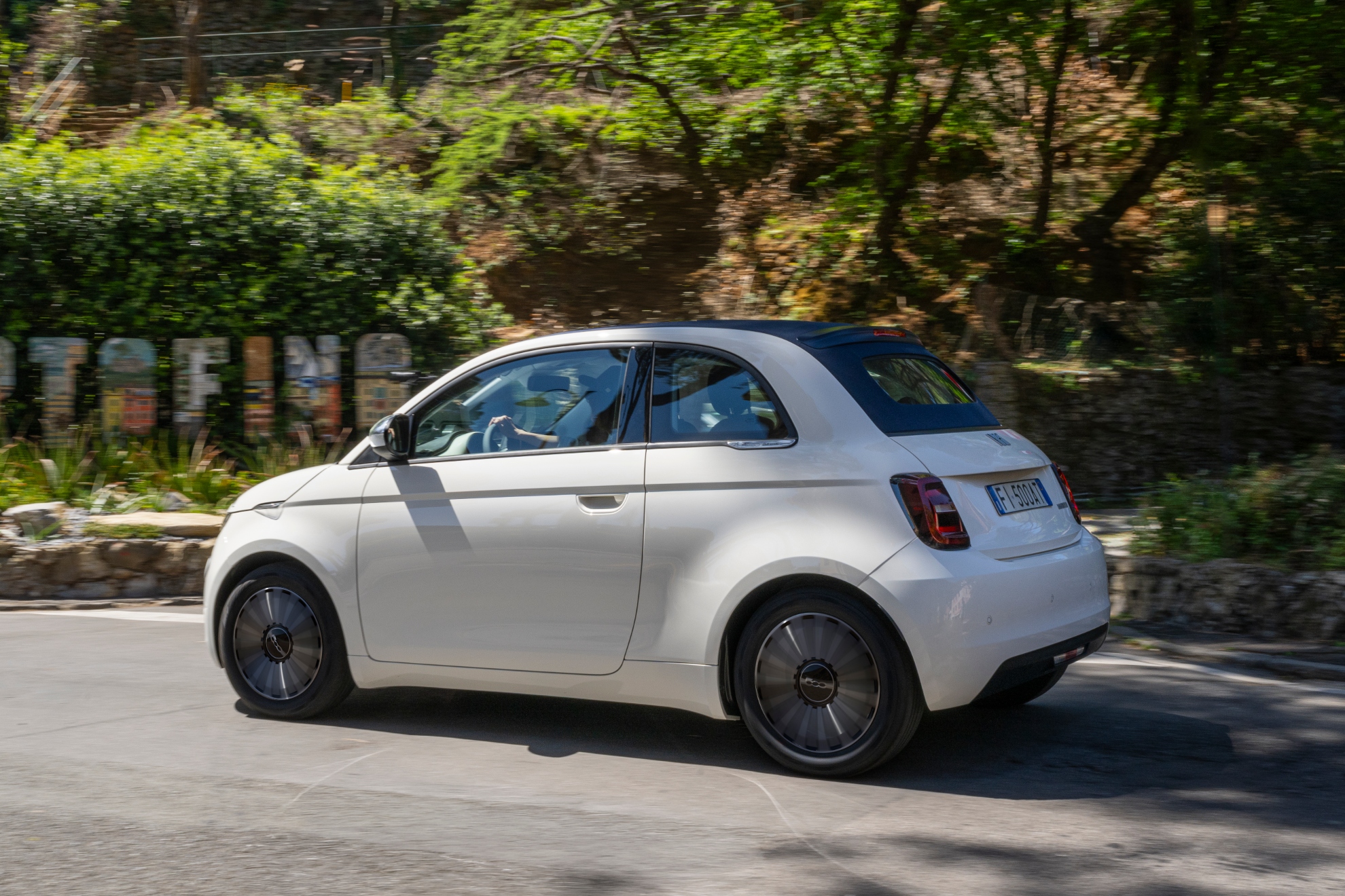 El 500 Dolcevita equipa un motor de tres cilindros y 65 CV