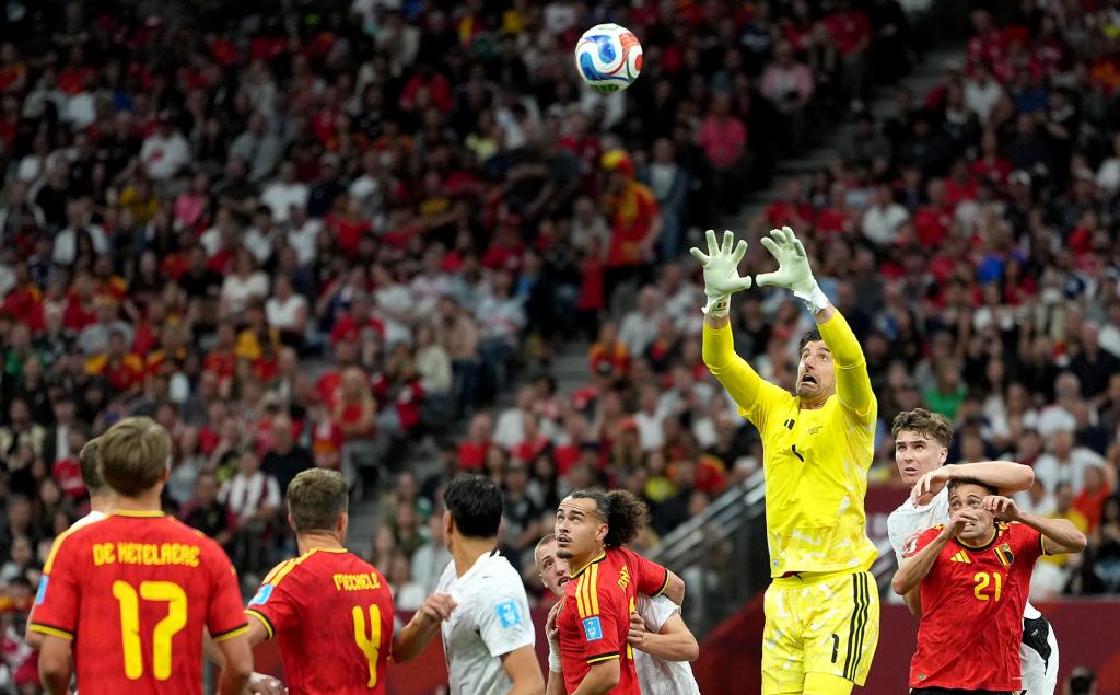 Courtois, saliendo a por un balón