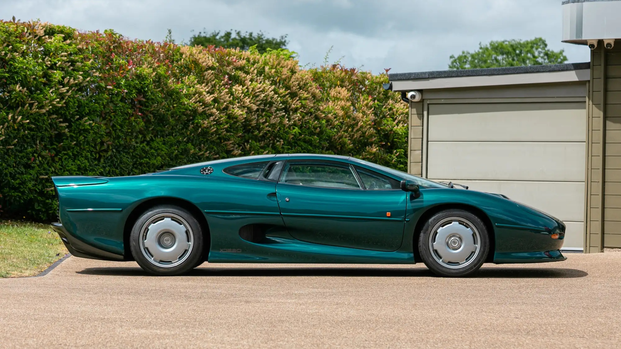 El impactante Jaguar XJ220 de Anthony Hamilton
