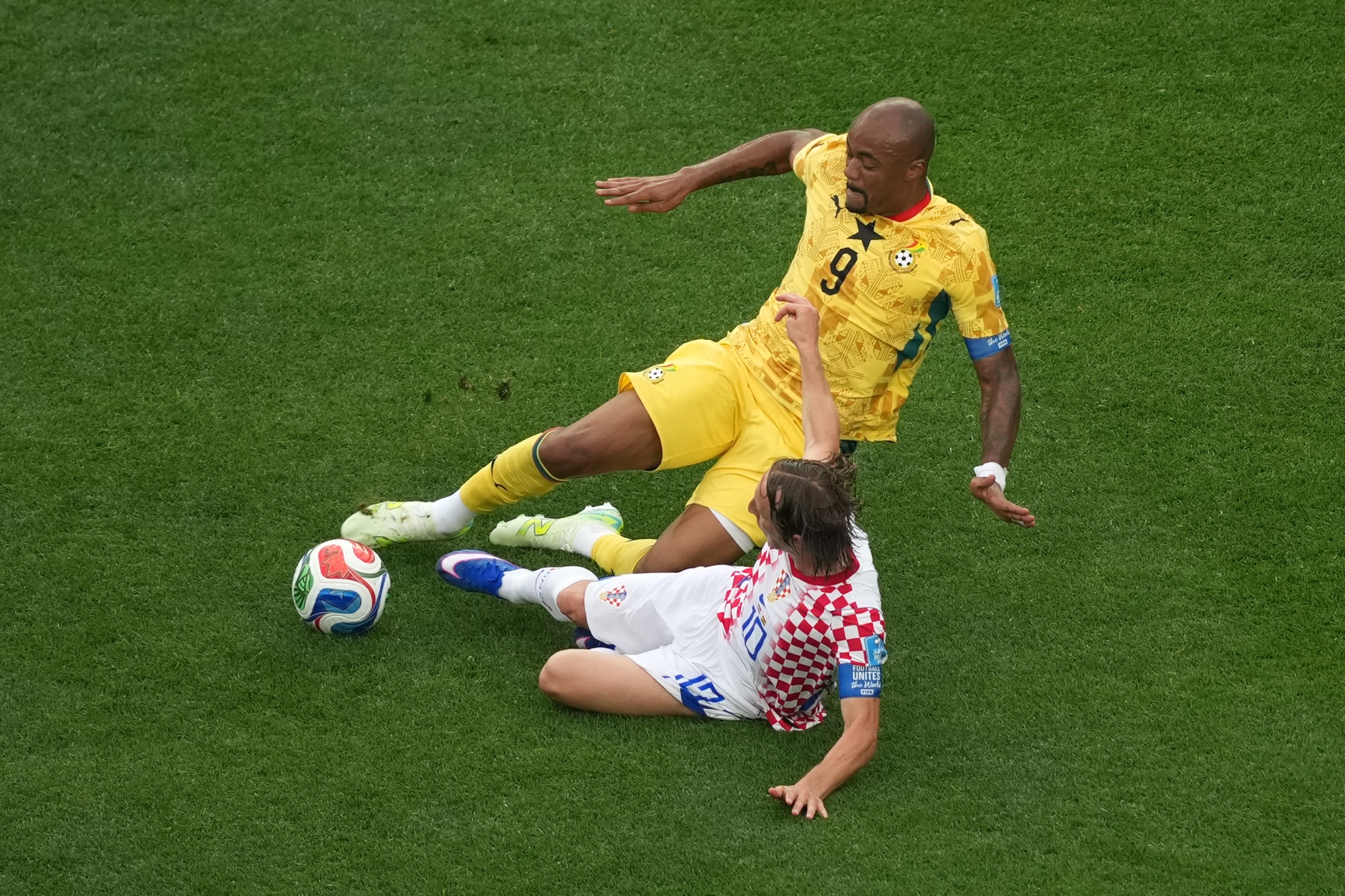 Modric recupera un balón ante Ghana.