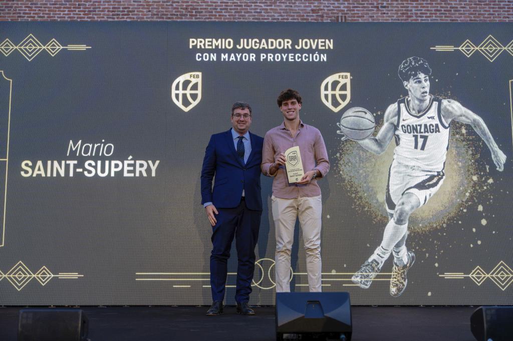 Mario Saint-Supéry, premio a Joven con Mayor Progresión. El malagueño ha recogido el premio de la mano de François Guerin, director de desarrollo de audiencias de MARCA. APO CABALLERO/ALBERTO NEVADO (FEB) Actualizado: 30/06/2026 23:33 horas