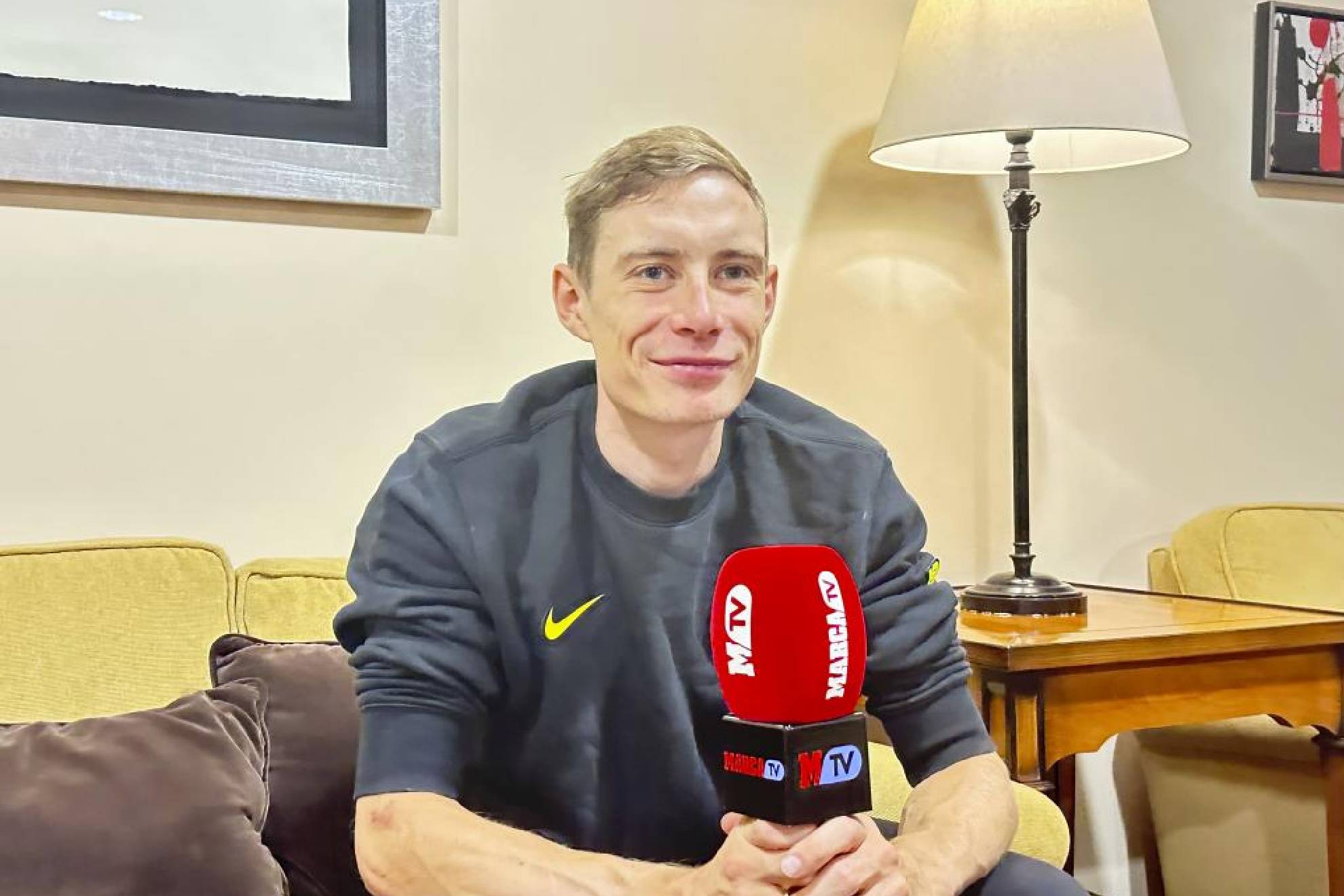 Vingegaard en una entrevista con MARCA
