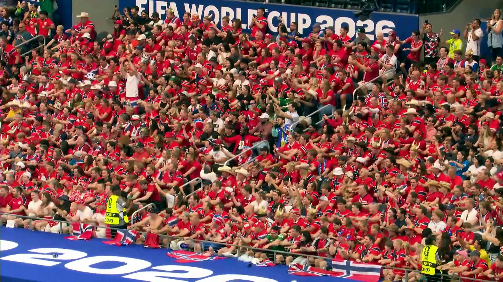 La afición noruega puso el estadio patas arriba con un impresionante ritual de guerra en los minutos finales.