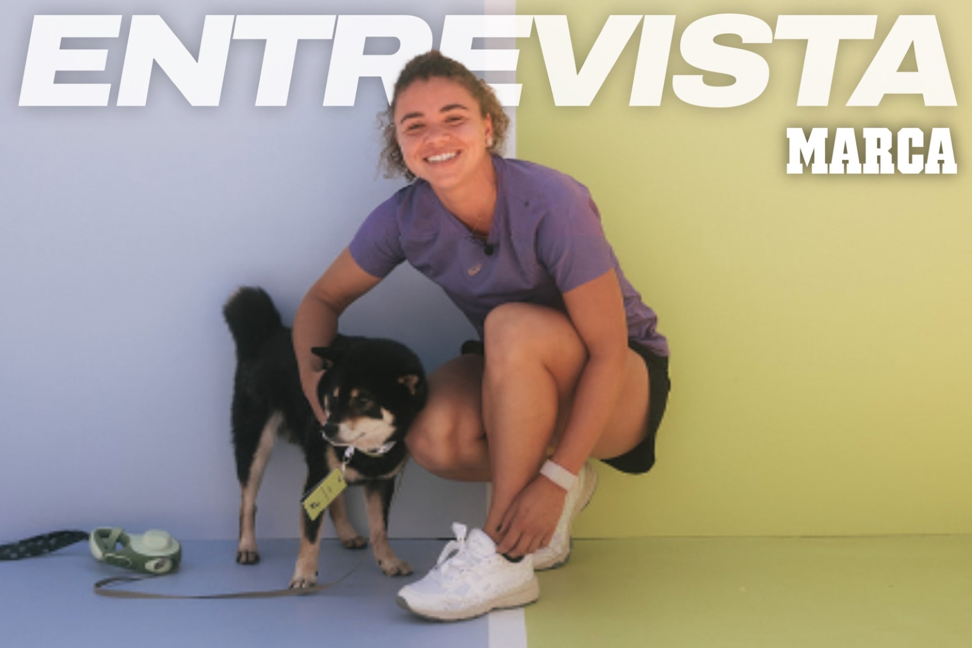 Paolini posa con su perro en el Asics Global Tennis Summit.