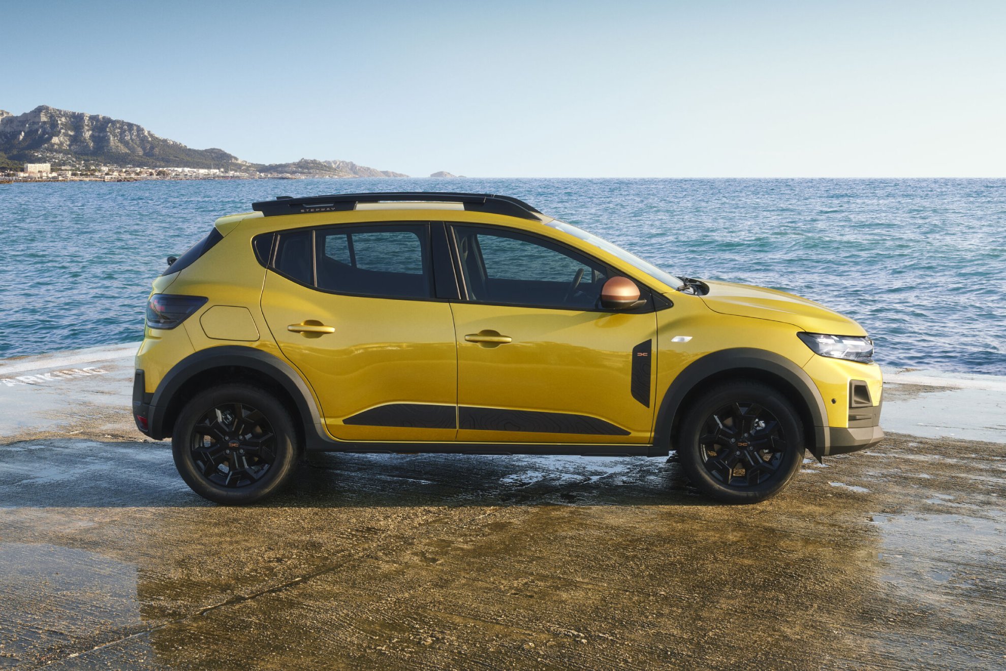 La versión Stepway incorpora barras de techo.