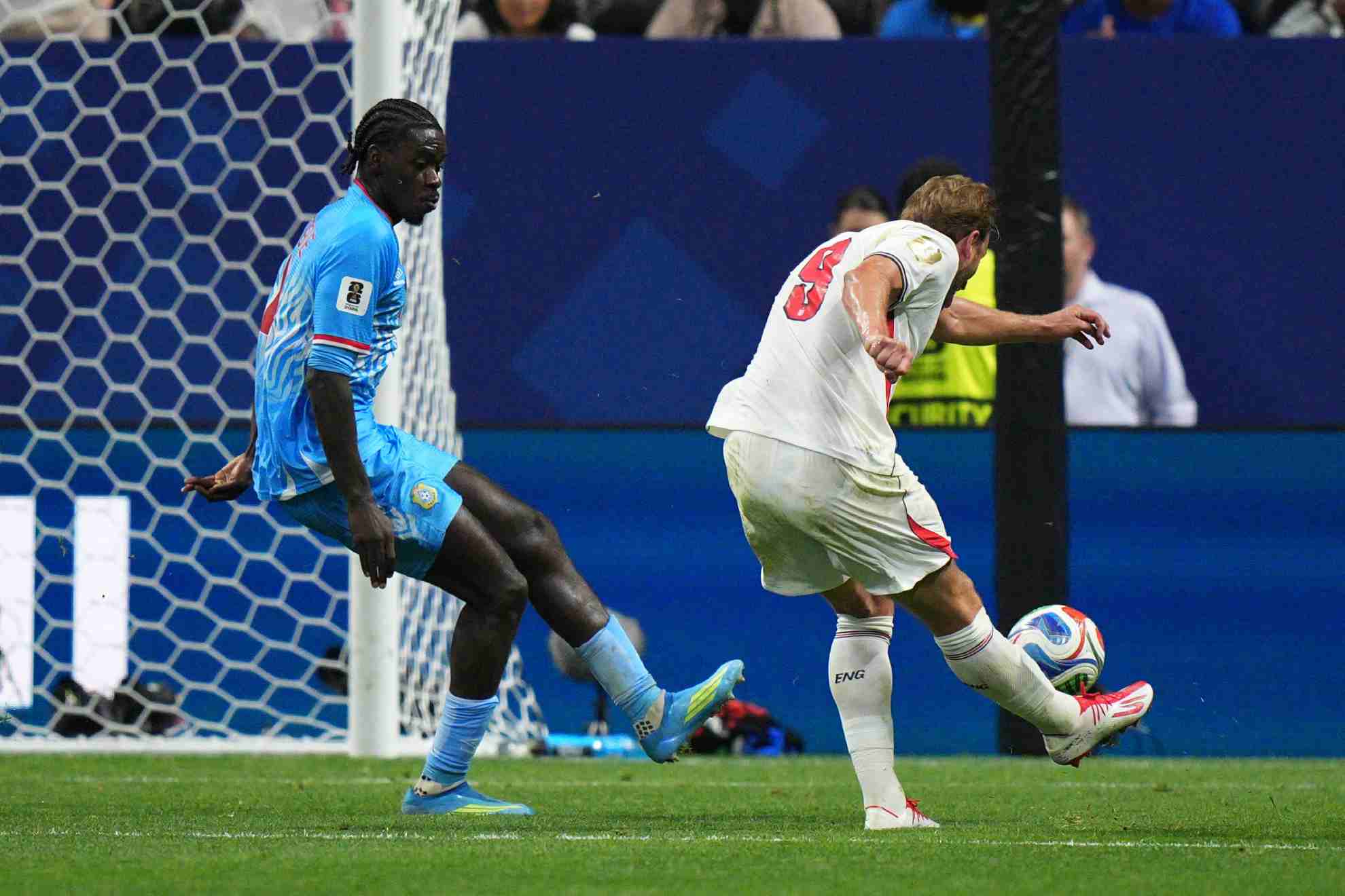Harry Kane, en el momento del disparo de su segundo gol