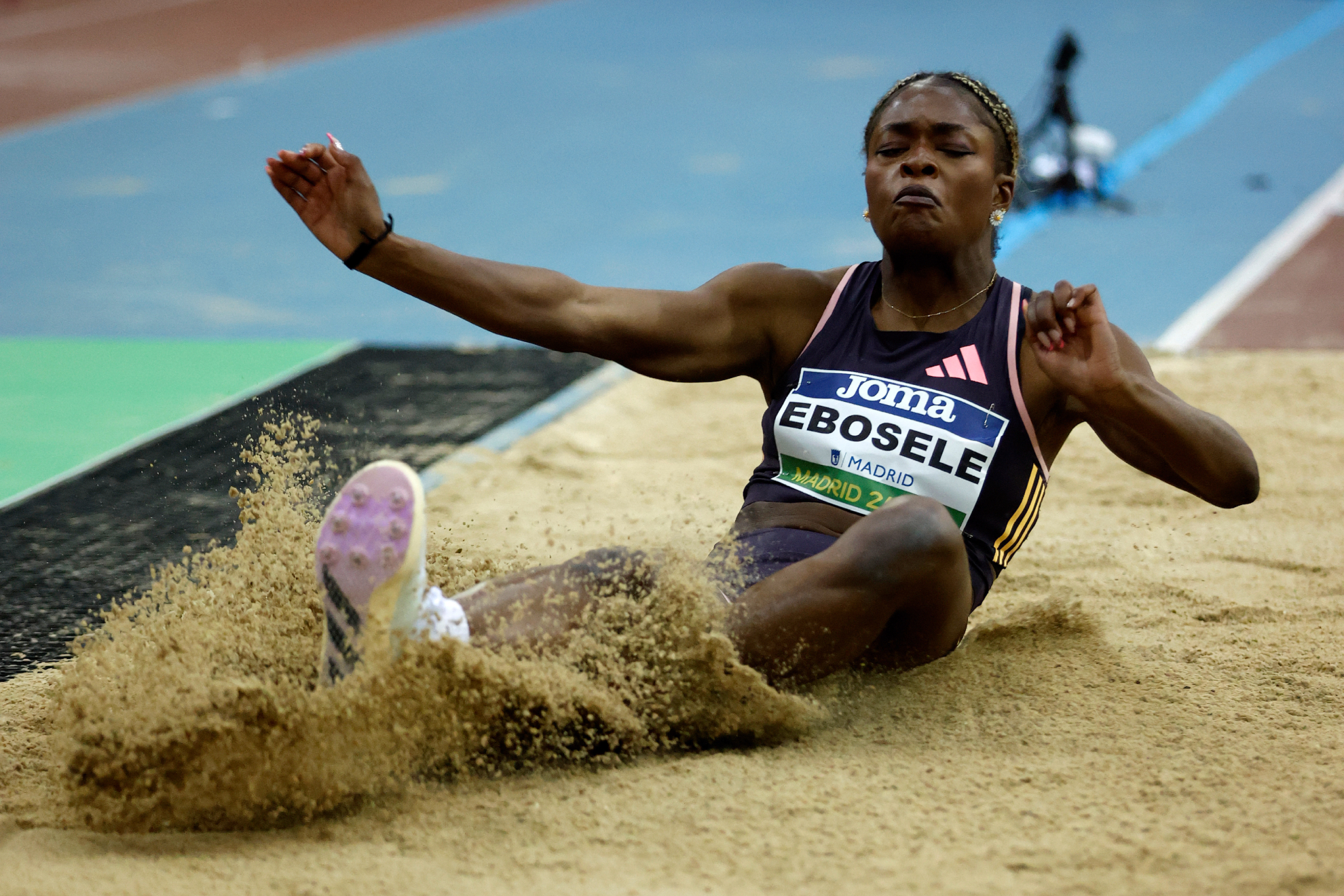 Tessy Ebosele salta en Meeting World Indoor Tour Madrid 2024.