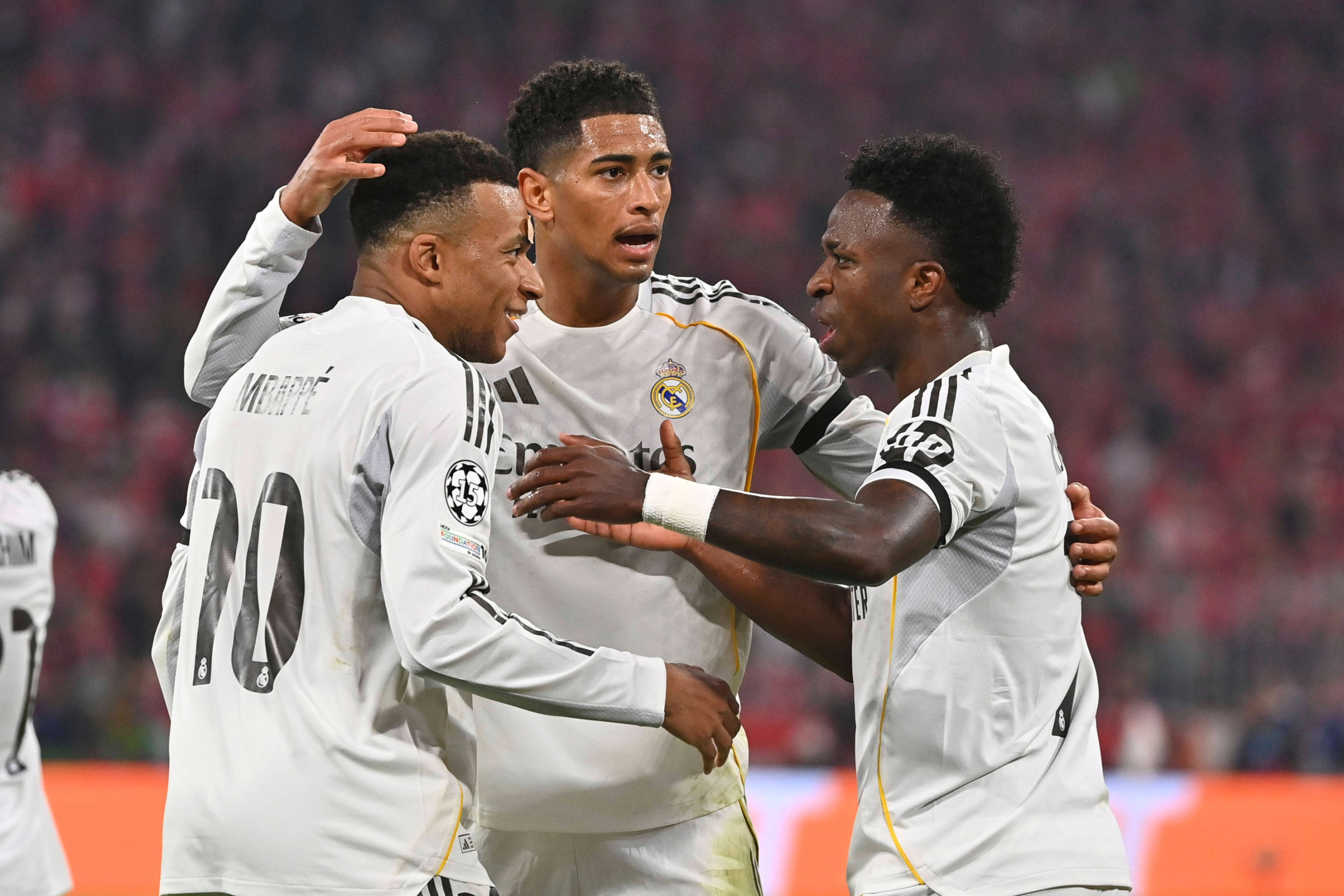 Mbappé, Bellingam y Vini celebran un gol del francés al Bayern en la Champions 25-26