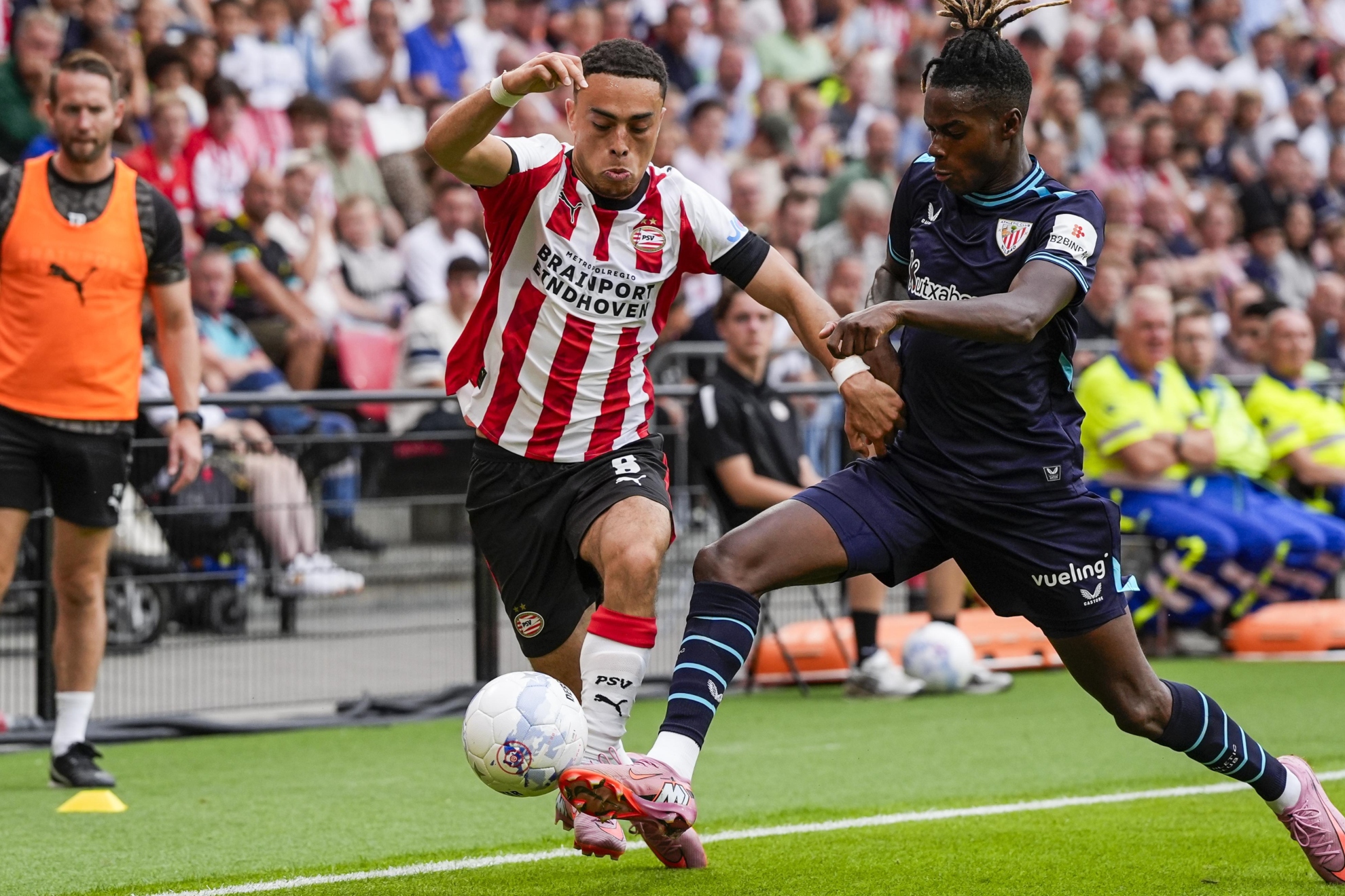 Dest, en un partido con el PSV.