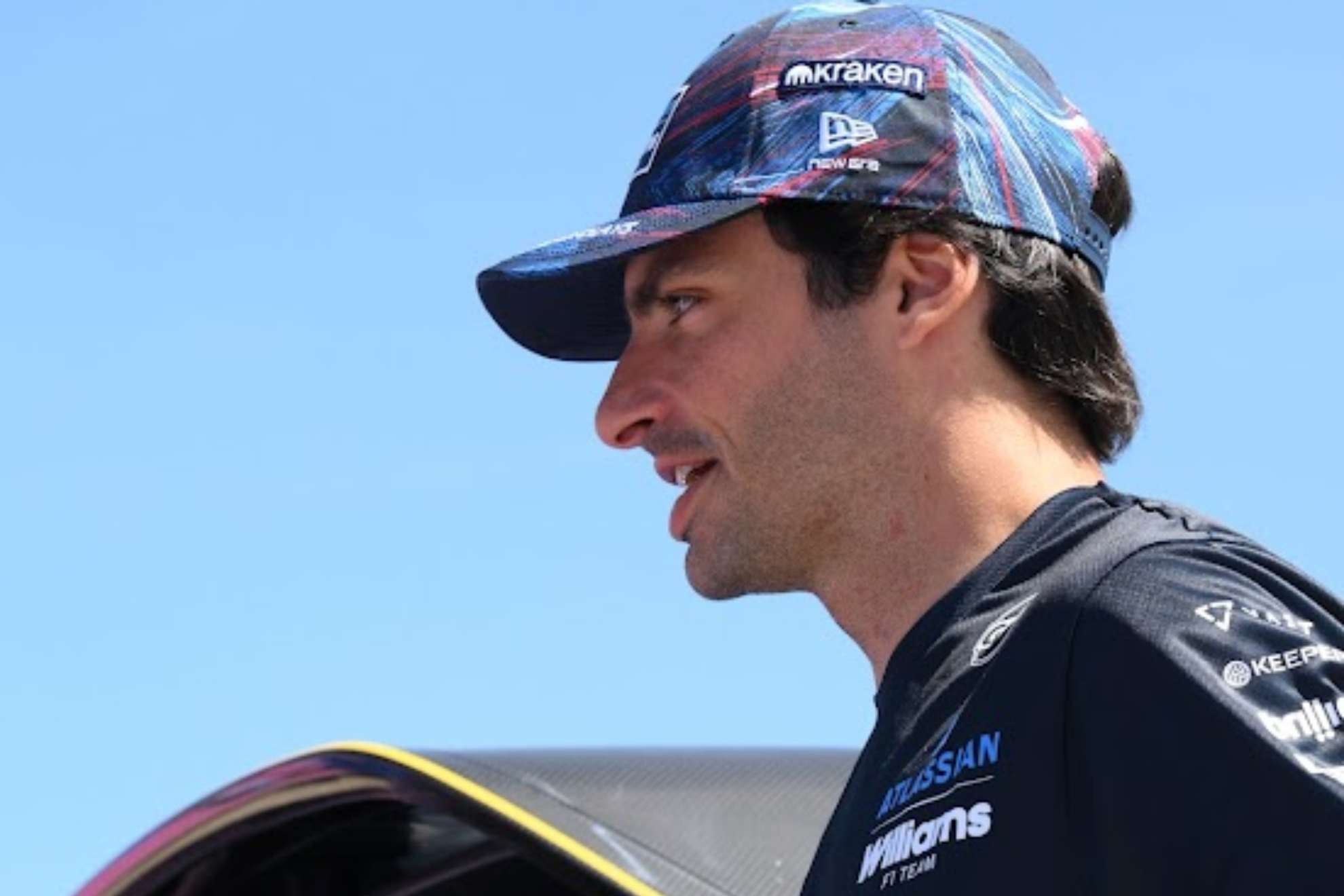 Sainz, a su llegada a Silverstone este jueves. RV RACING PRESS