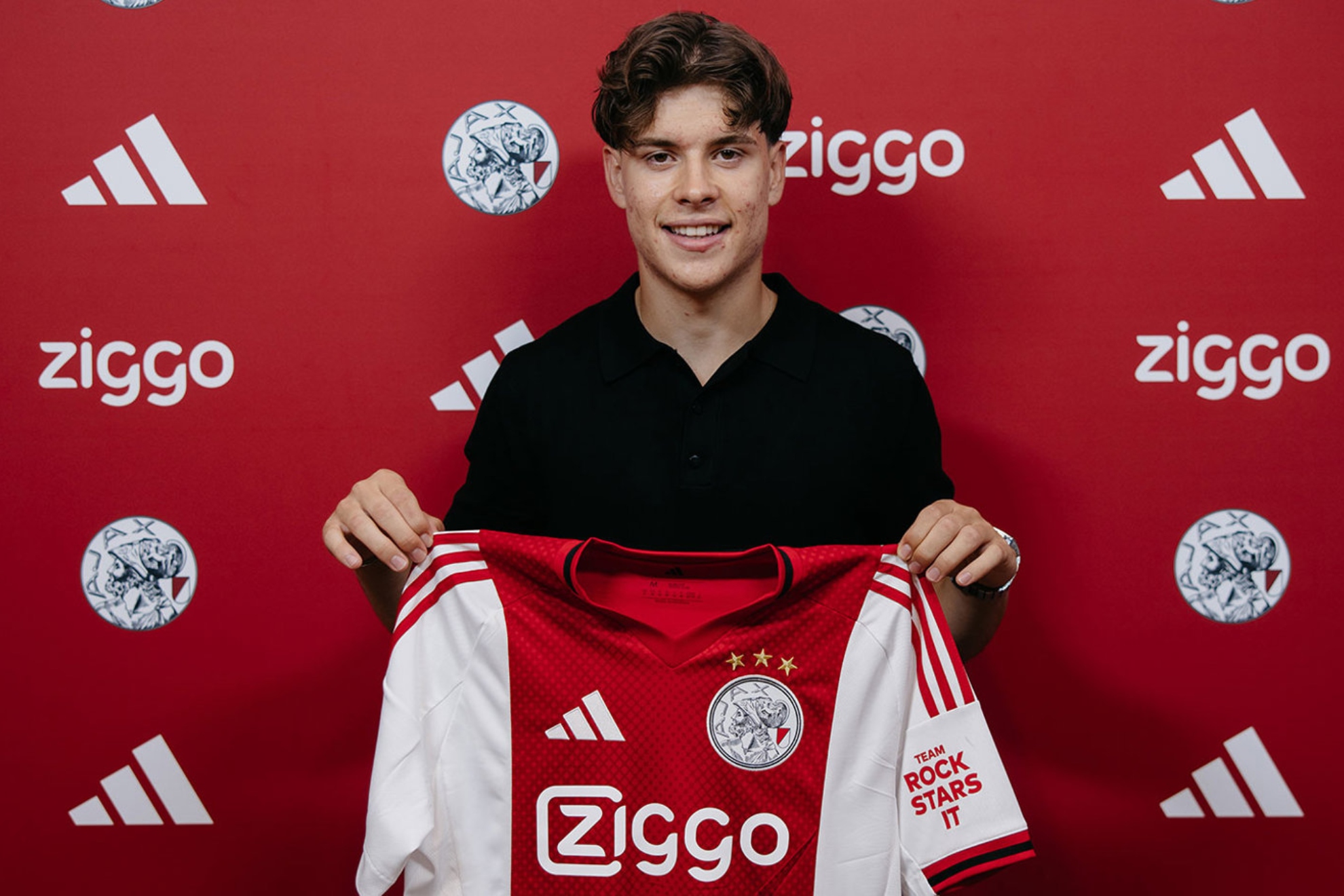 Jano Monserrate ficha por el Ajax.