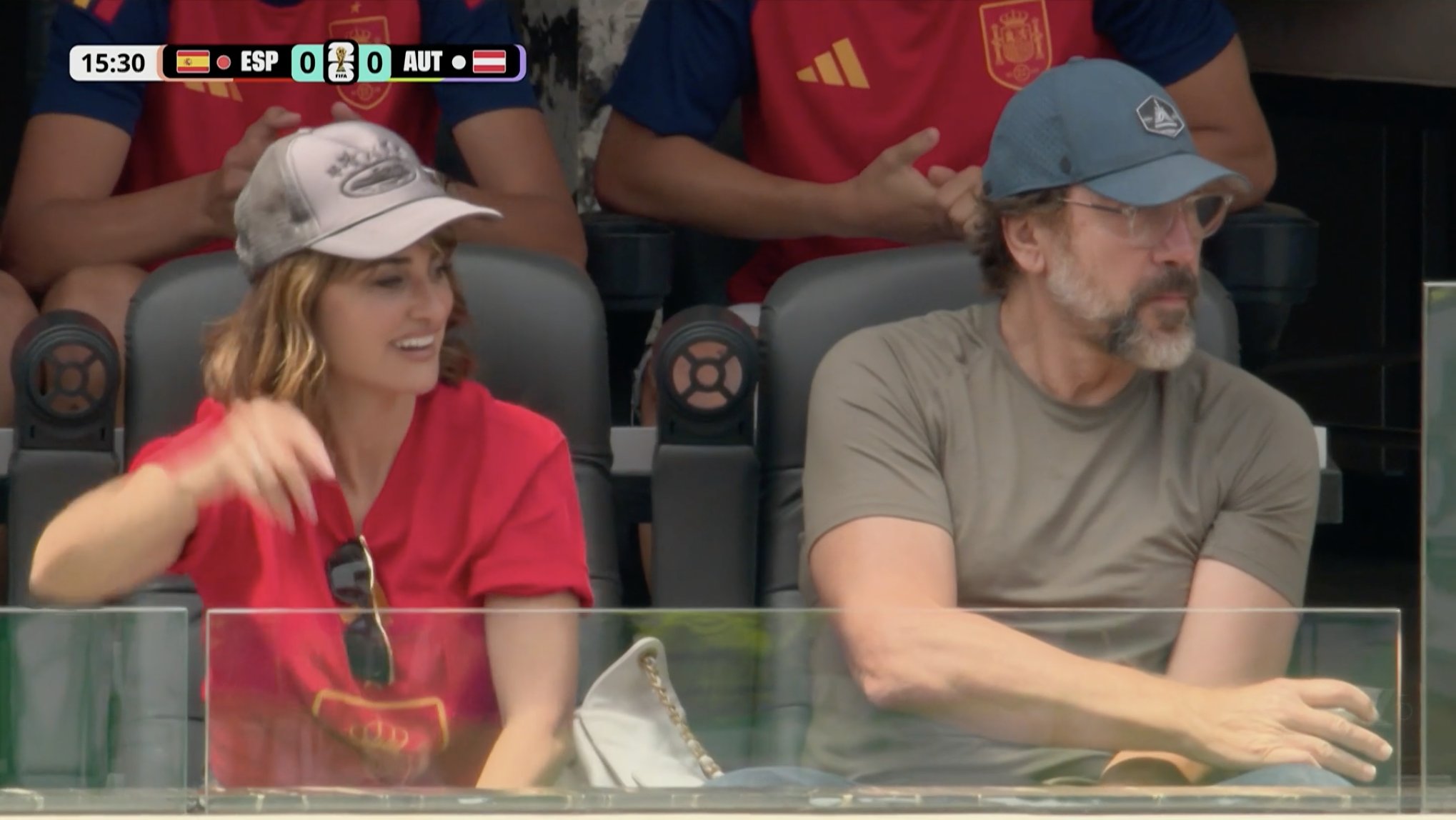 Penélope Cruz y Javier Bardem, presentes para ver a España