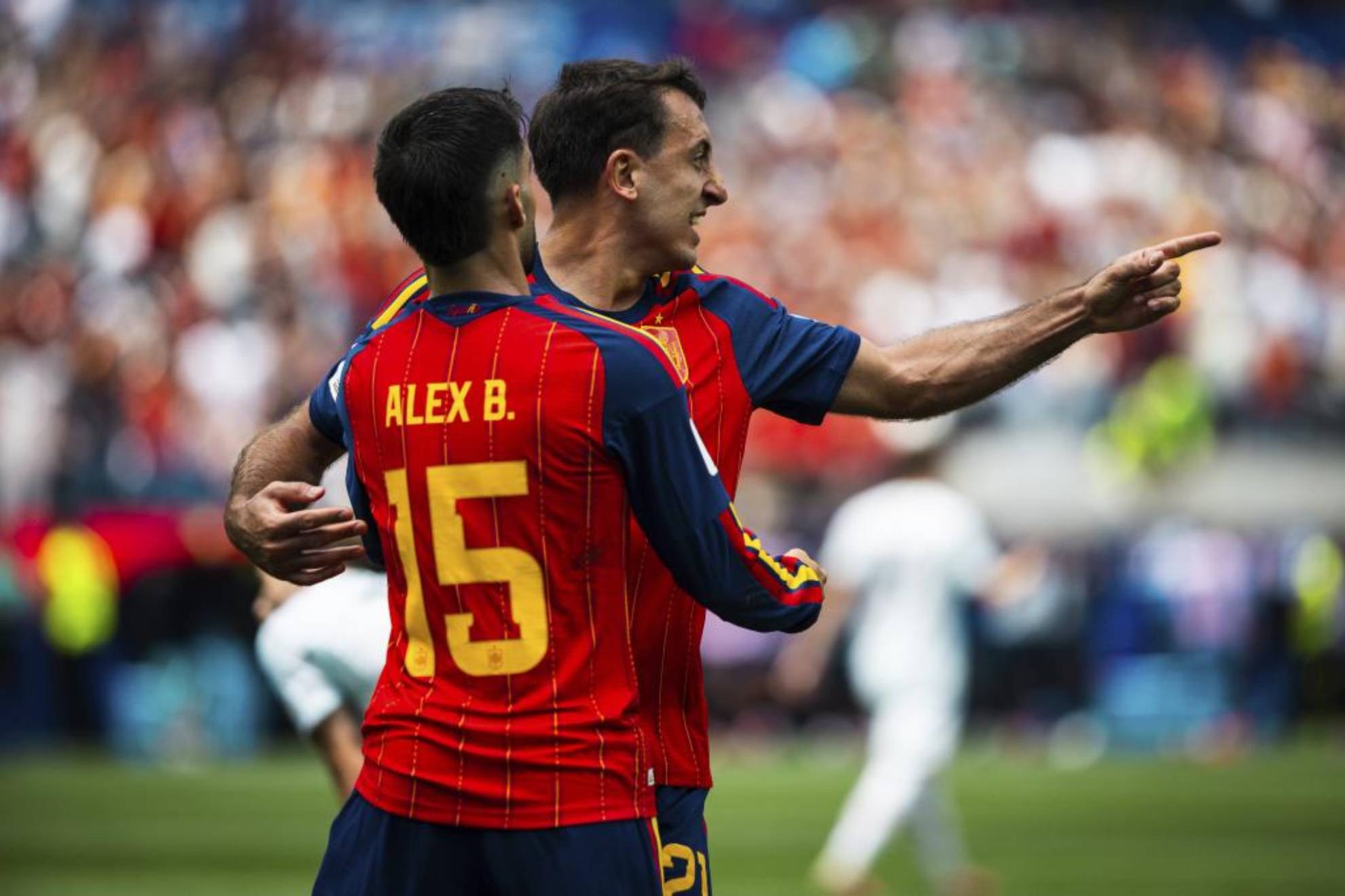 Baena y Oyarzabal celebran la victoria ante Austria