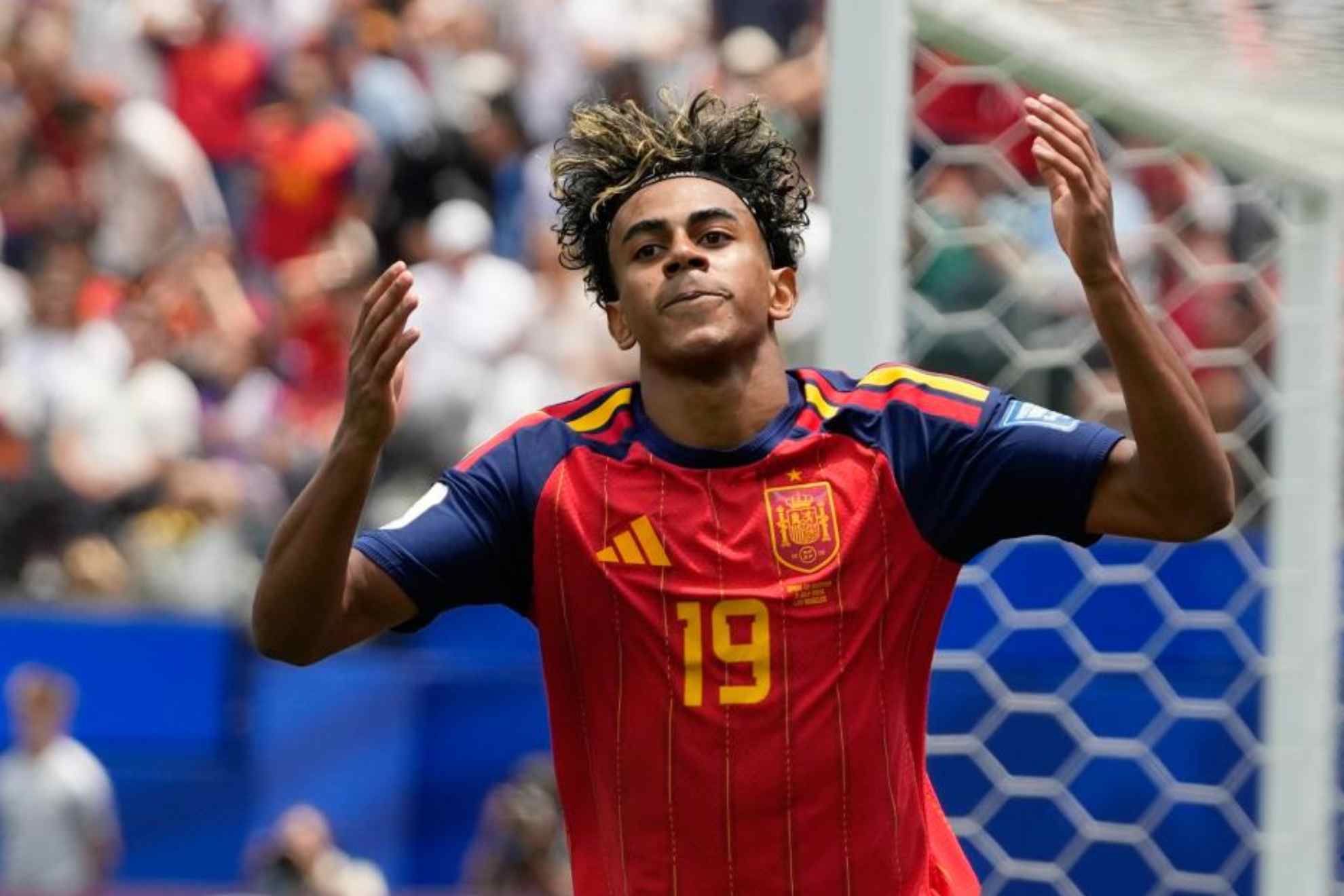 Lamine Yamal, gesticulando durante el partido ante Austria.