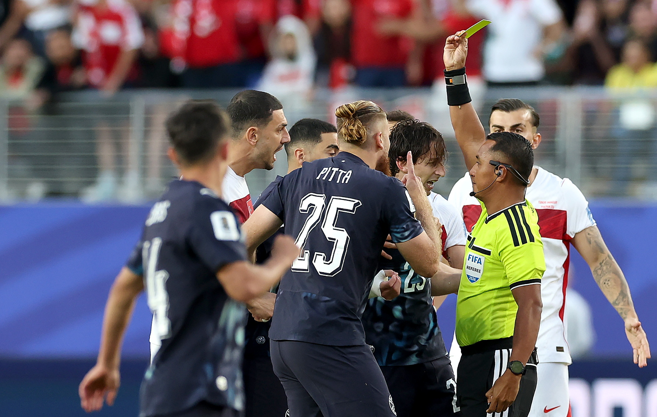 Matías Galarza viendo la amarilla contra Turquía