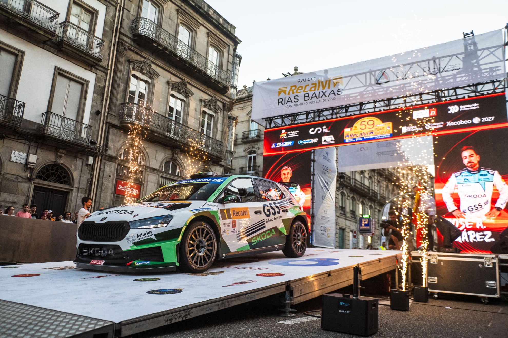 Cohete' estrenando su nuevo Skoda en el Rally Rías Baixas. Shakedown Media / Danny García