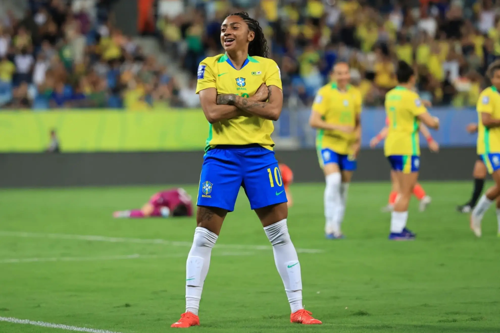 Kerolin celebra un gol con Brasil