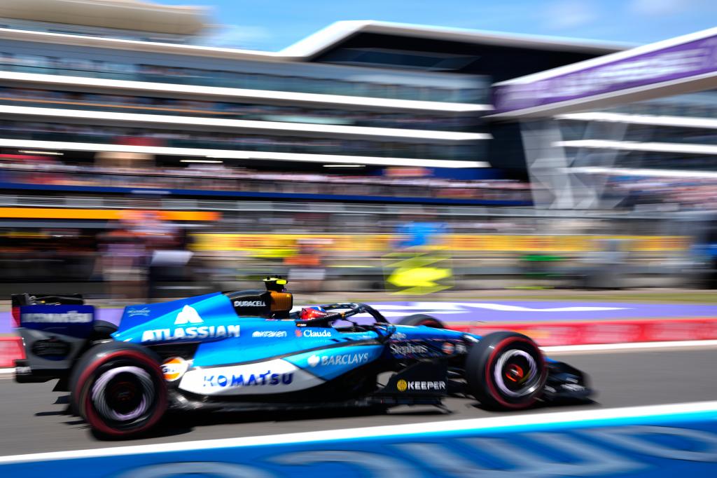 Sainz, en la calle de boxes.