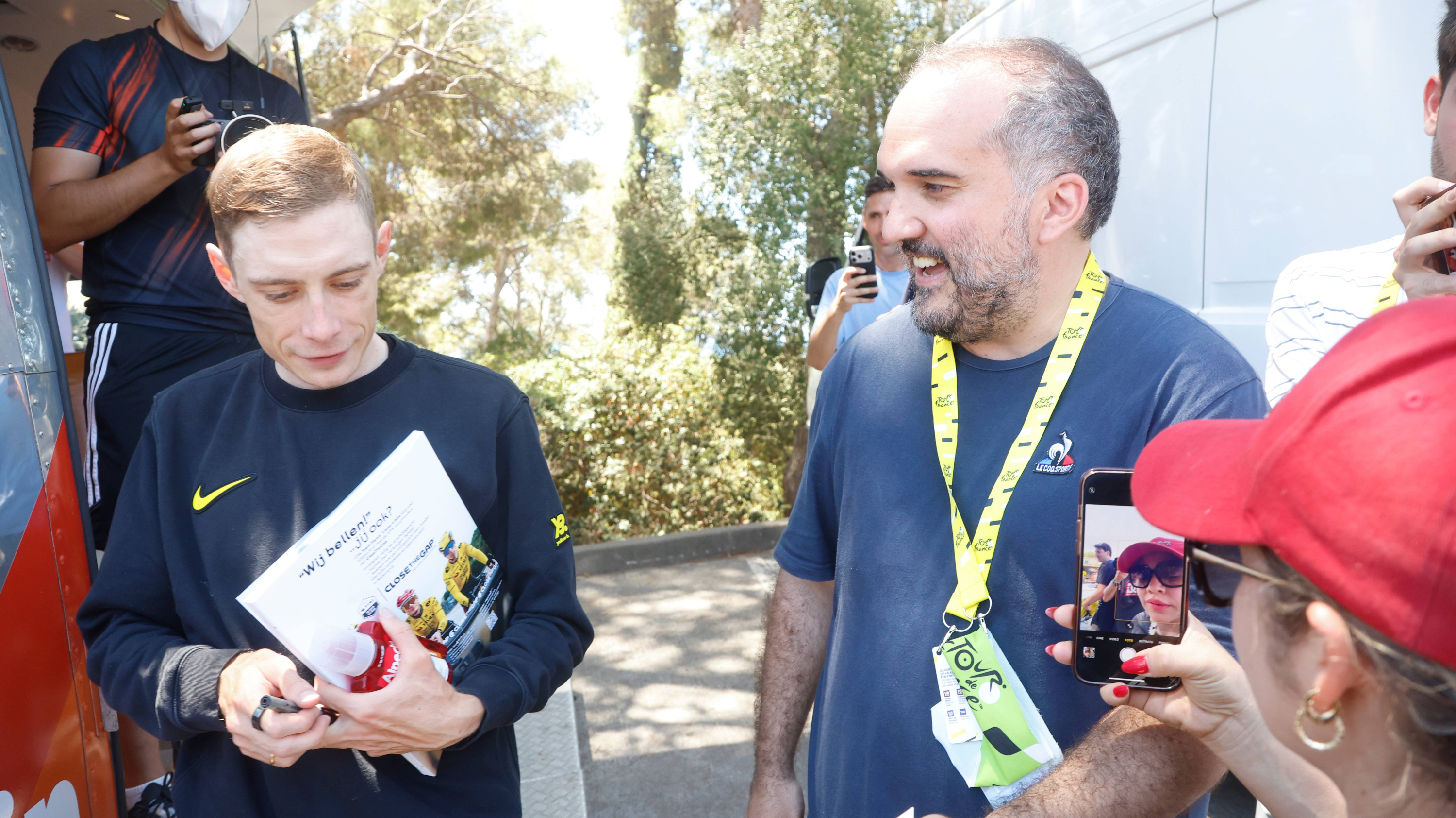 Jonas Vingegaard, con periodistas de MARCA.