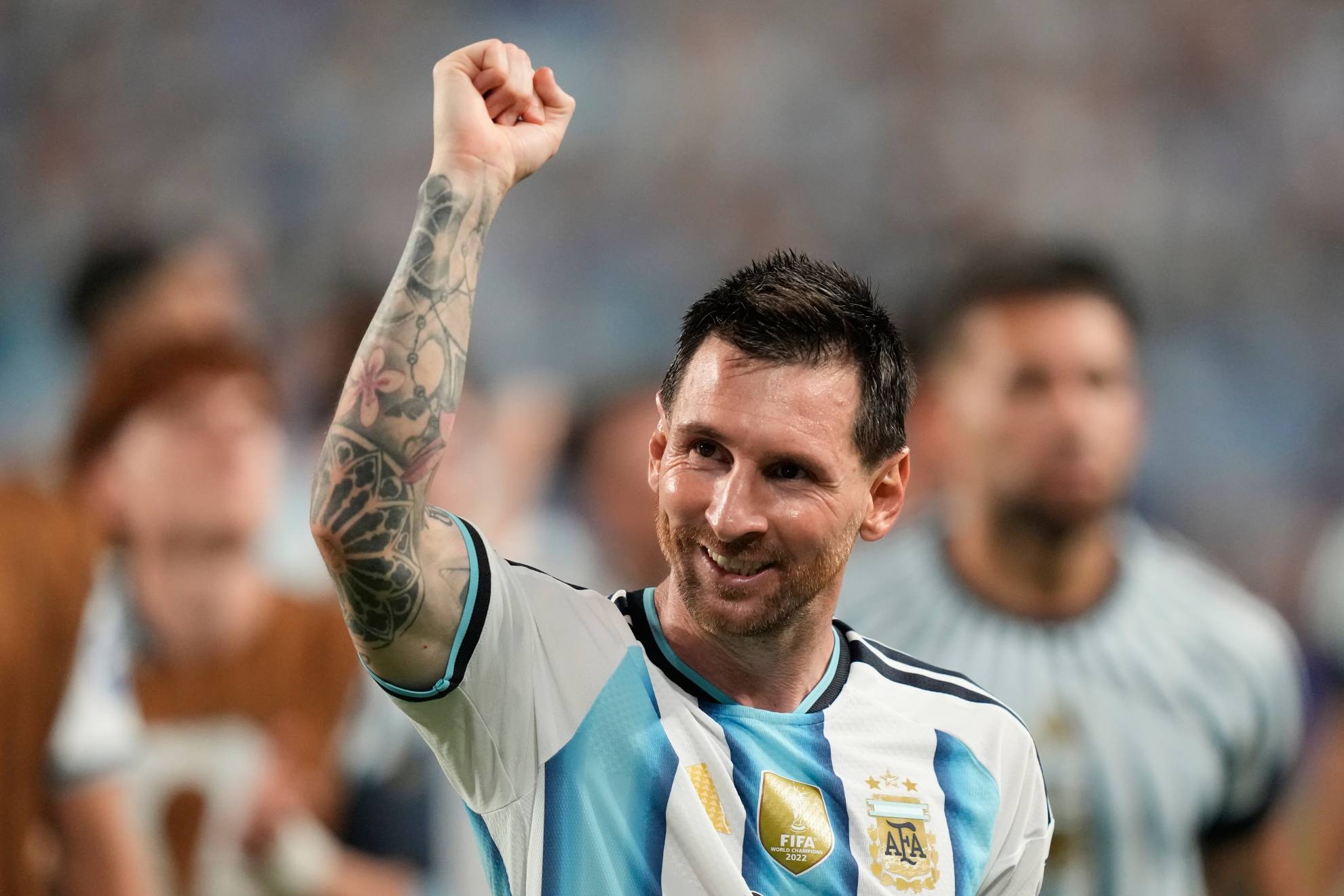 Messi celebra la clasificación a octavos.