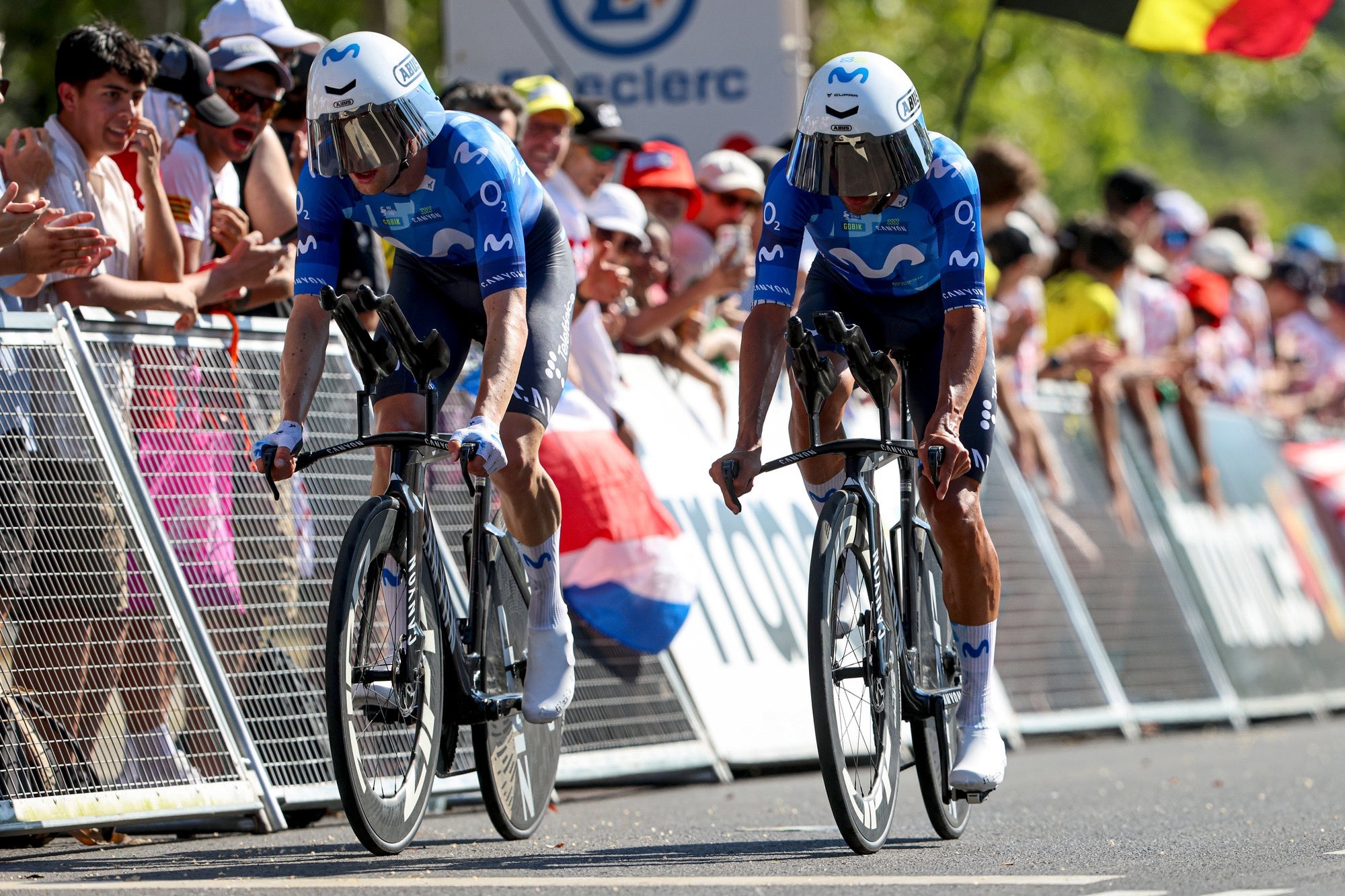 Los ciclistas de Movistar en acción