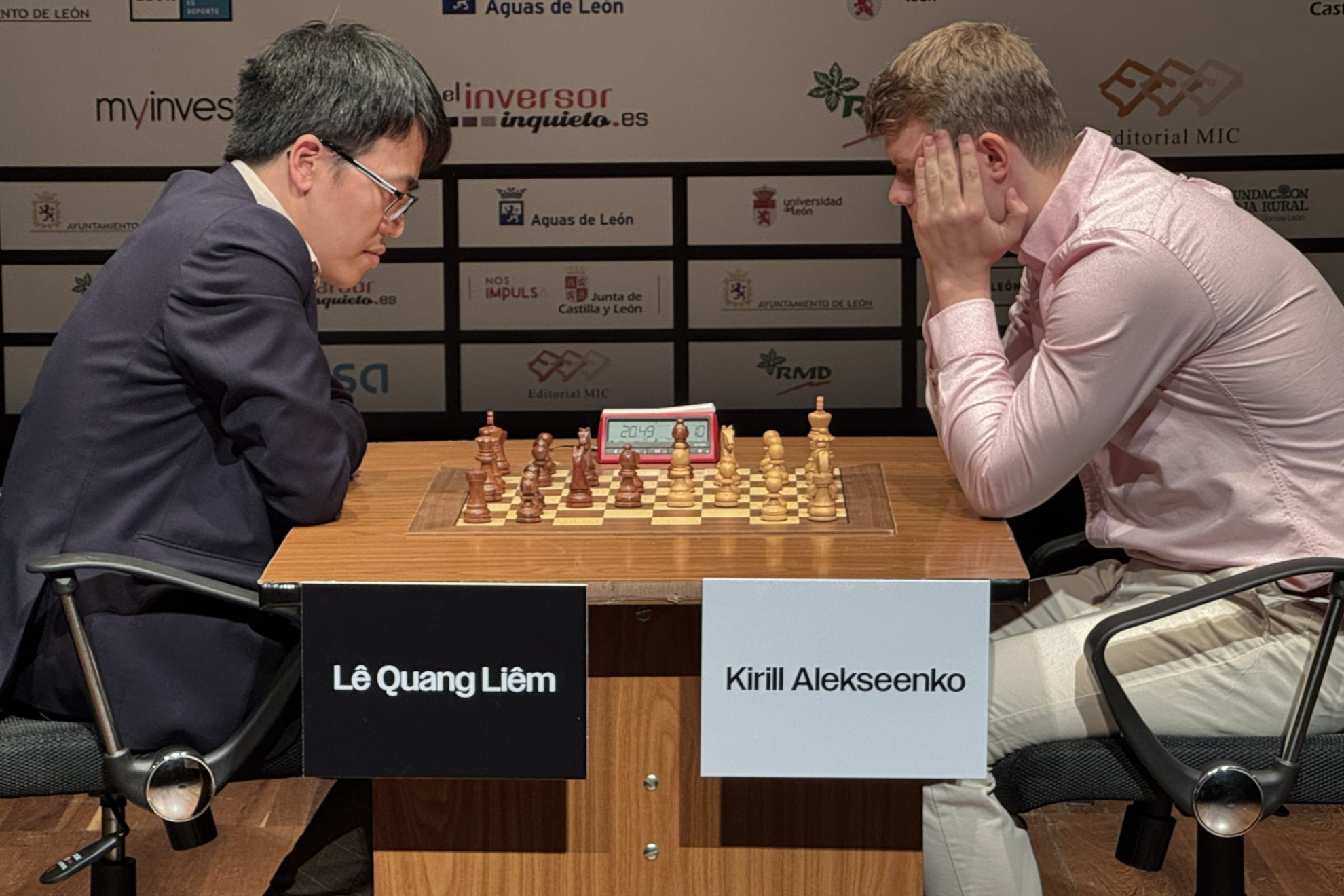 Quang Liem Le y Kiriil Alekseenko durante una de sus partidos en León.