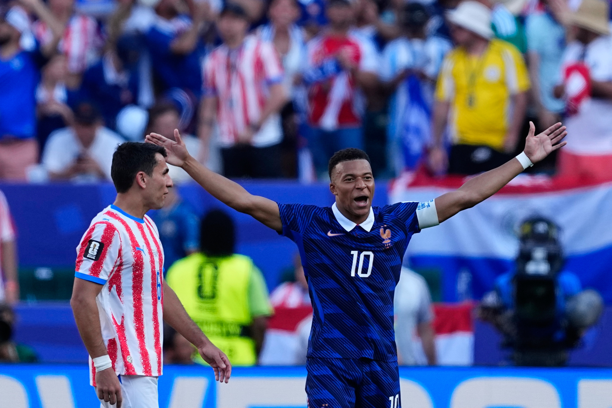 Mbappé celebra el pase a cuartos de final.