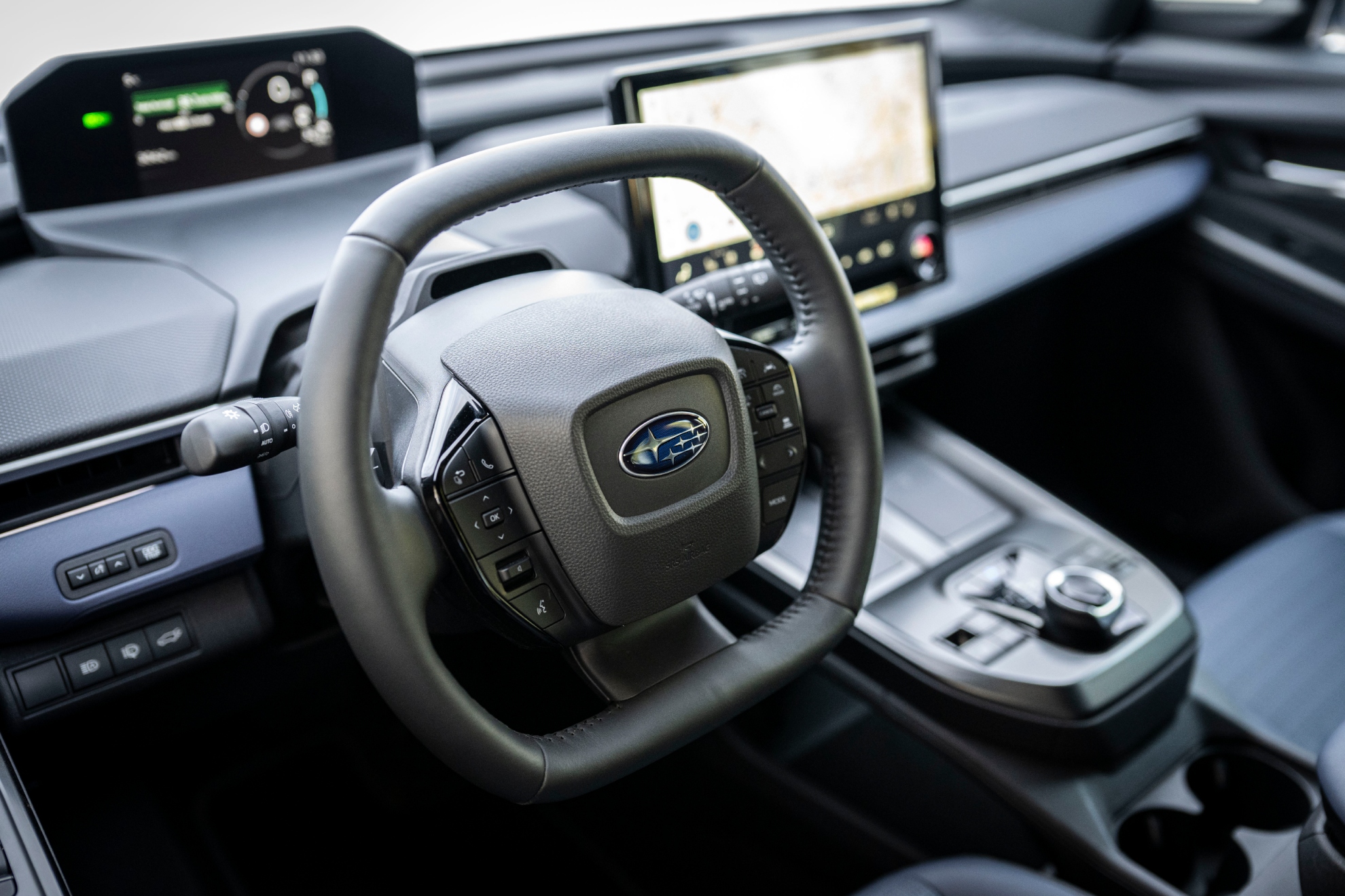El interior del Subaru E-Outback es similar al del Toyota.