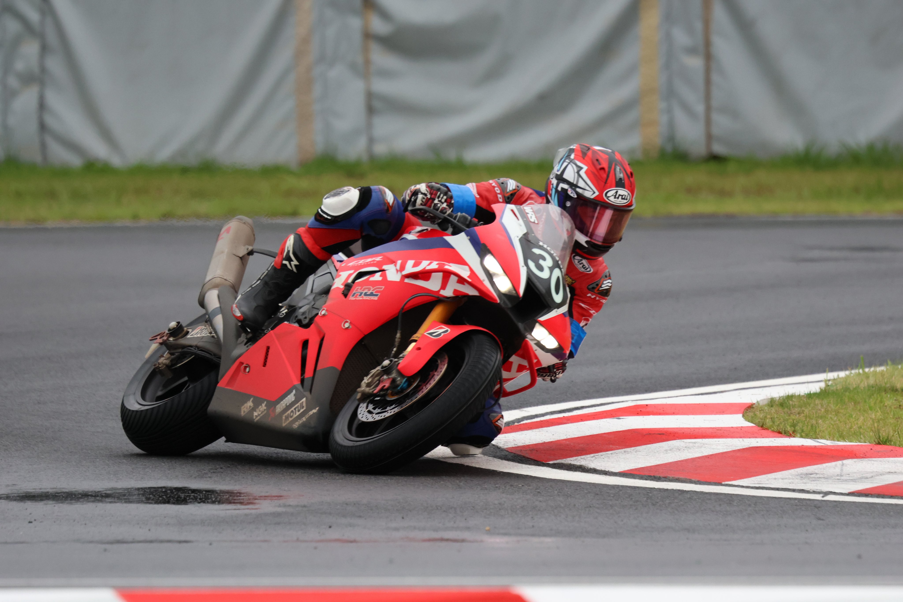 La Honda #30, en acción.