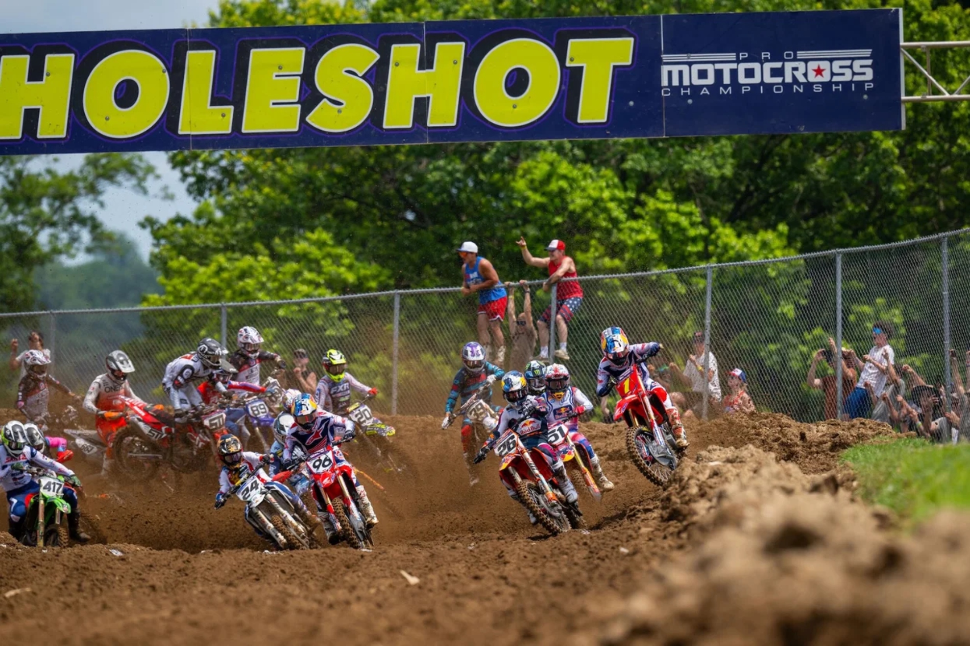 Prado se lleva el holeshot.