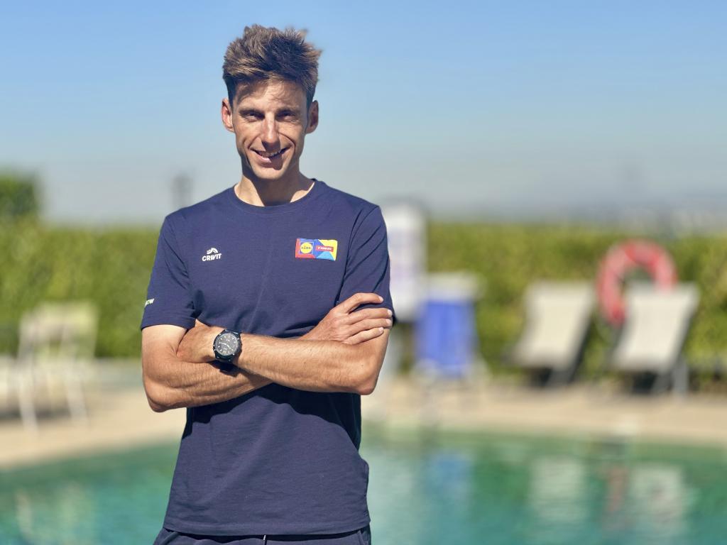 Verona, posando para MARCA en la piscina de su hotel.