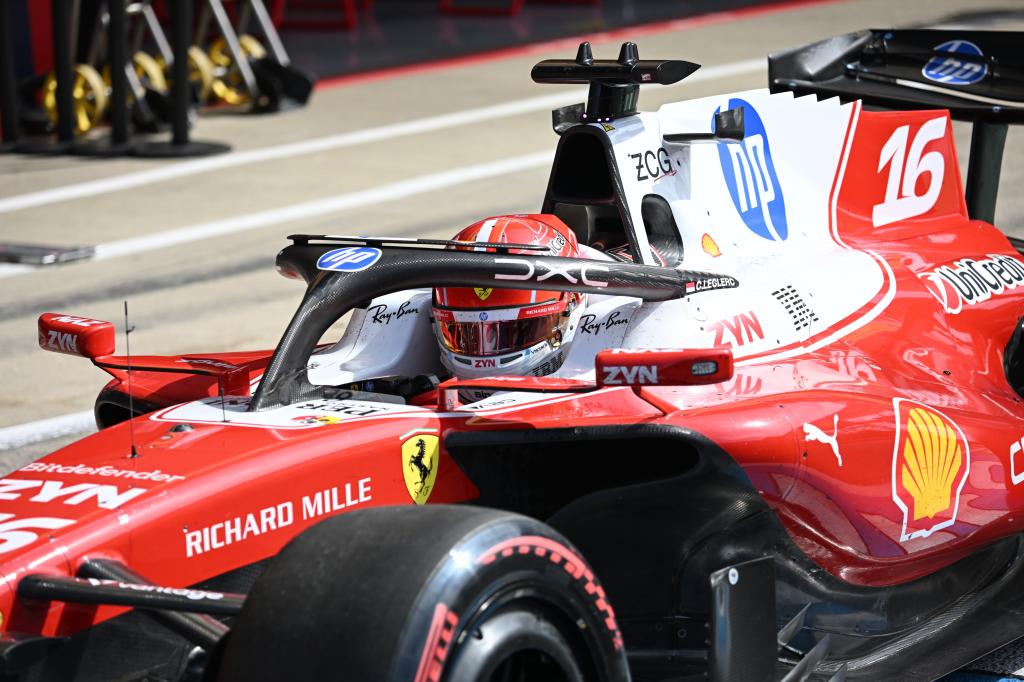 Leclerc, en la grada.