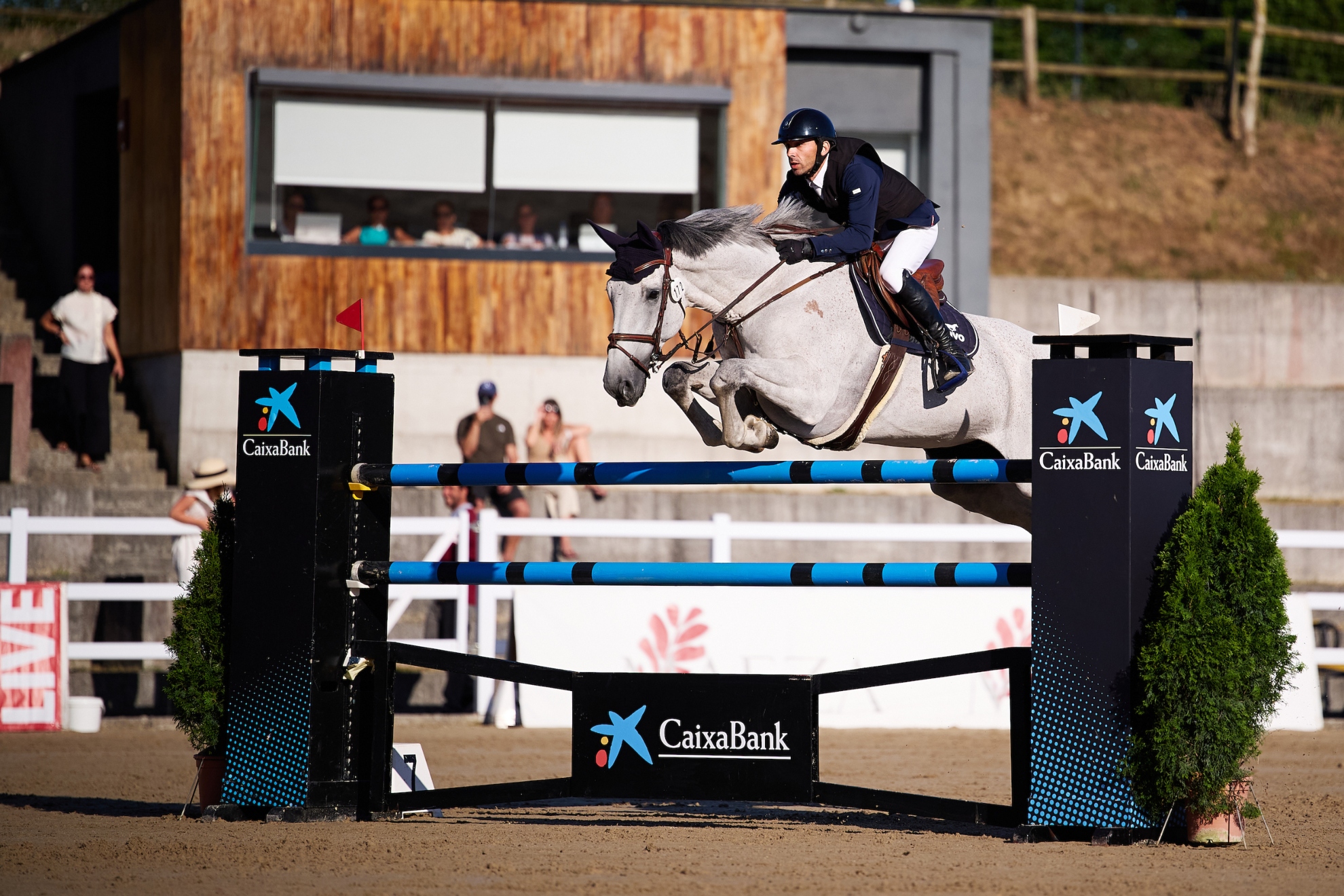 Ricardo Gil Santos montando a “Gatsby Diamond”, ganadores del Trofeo Caixabank.
