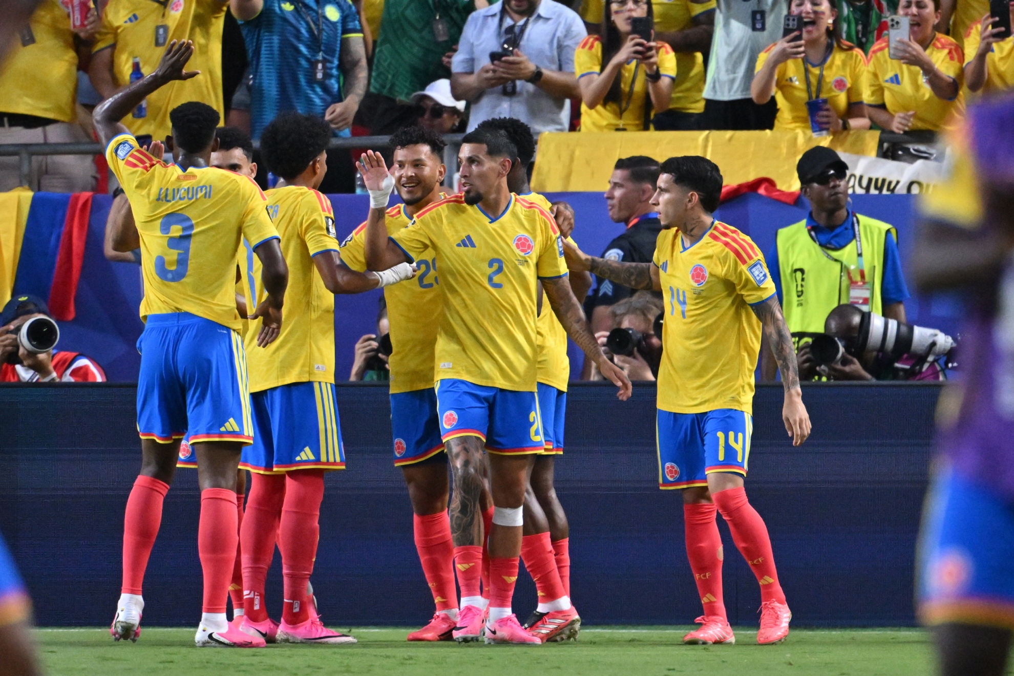 Los futbolistas de Colombia celebran el tanto de Jhon Arias que supuso la victoria ante Ghana