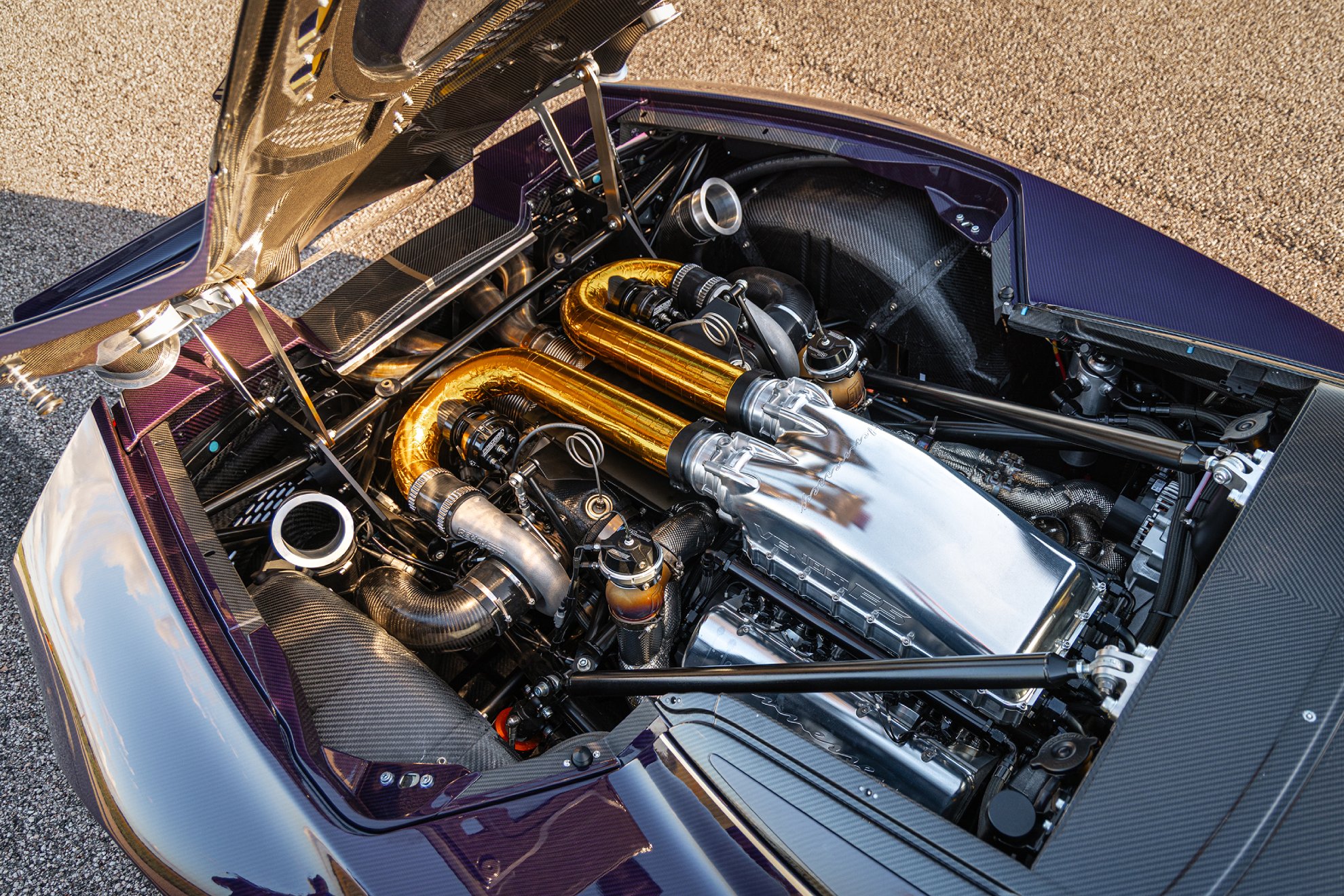 El motor de 6,6 litros incorpora dos turbos.