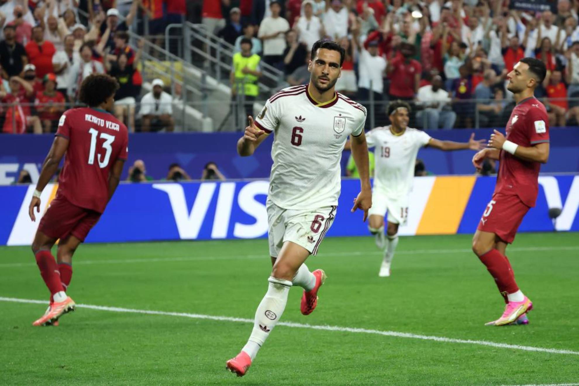 Mikel Merino celebra el gol ante Portugal.