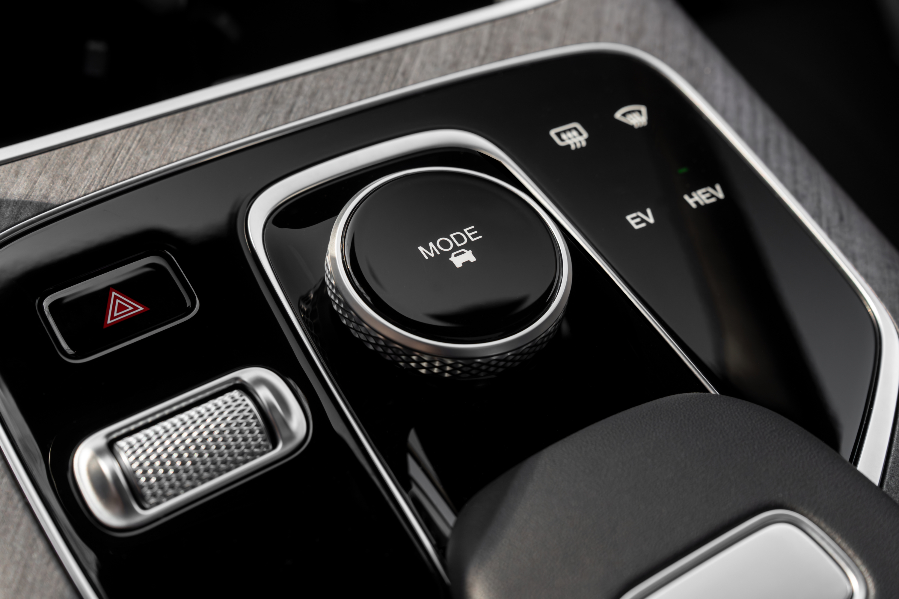Six driving programs are added to the hybrid or electric modes for different types of road surface. 