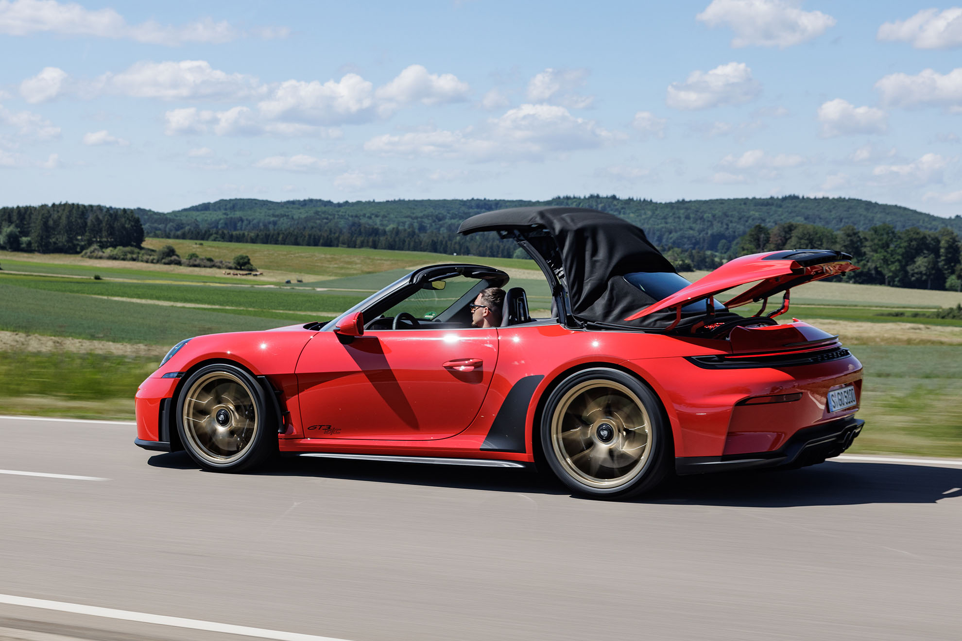 La capota del 911 GT3 S/C es muy ligera y se puede operar en movimiento